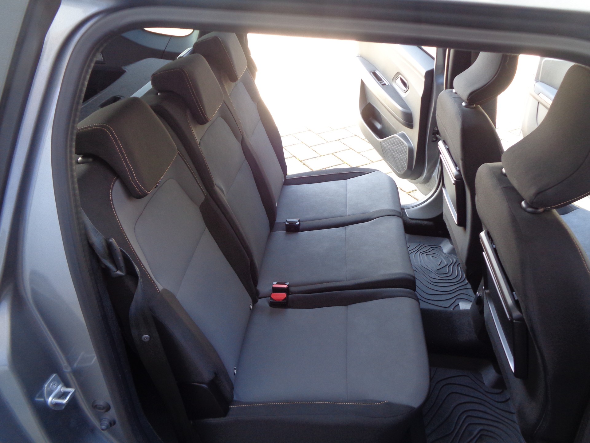 DACIA Jogger HEV 140 Extreme+-image-12
