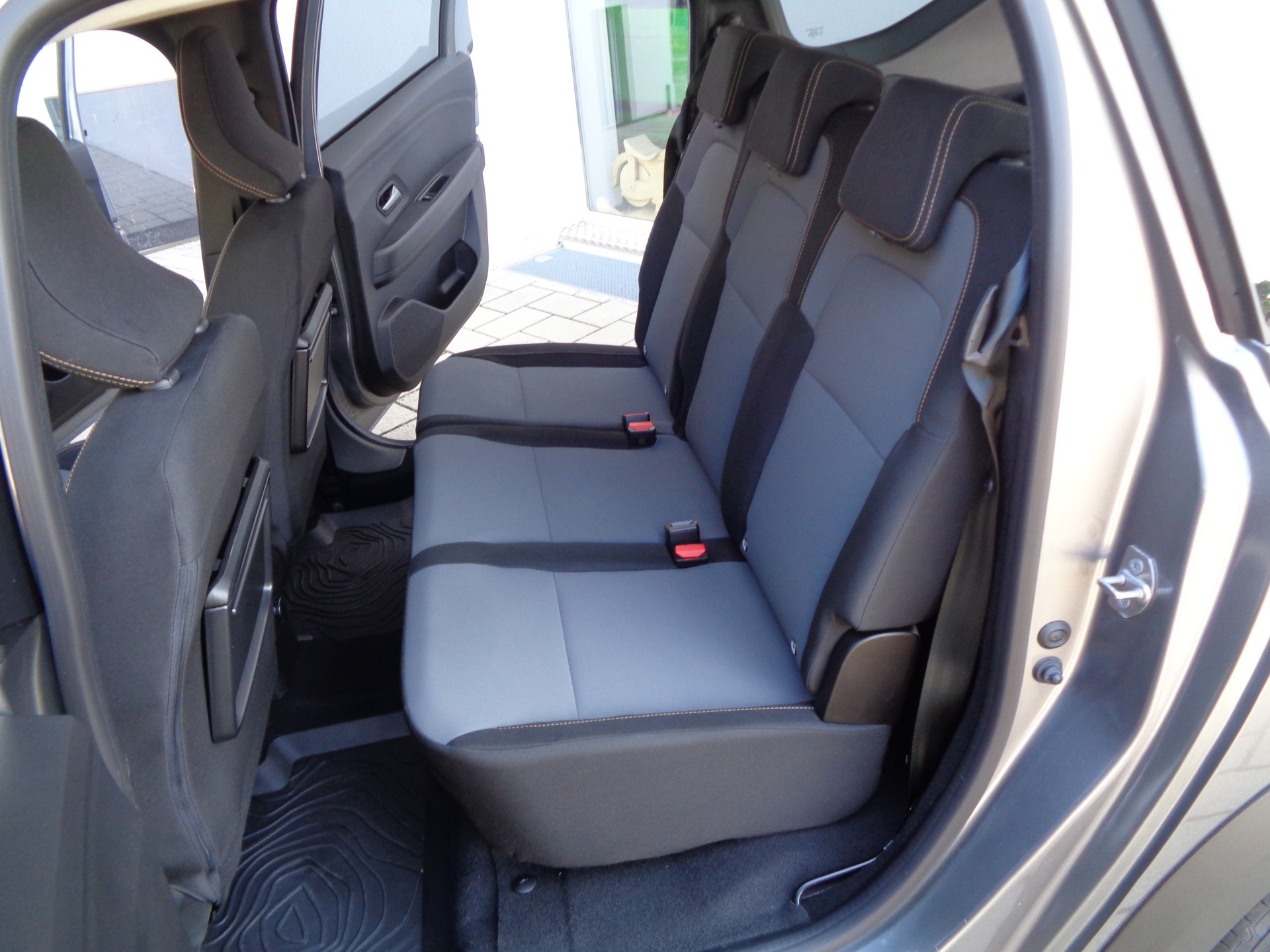 DACIA Jogger HEV 140 Extreme+-image-11