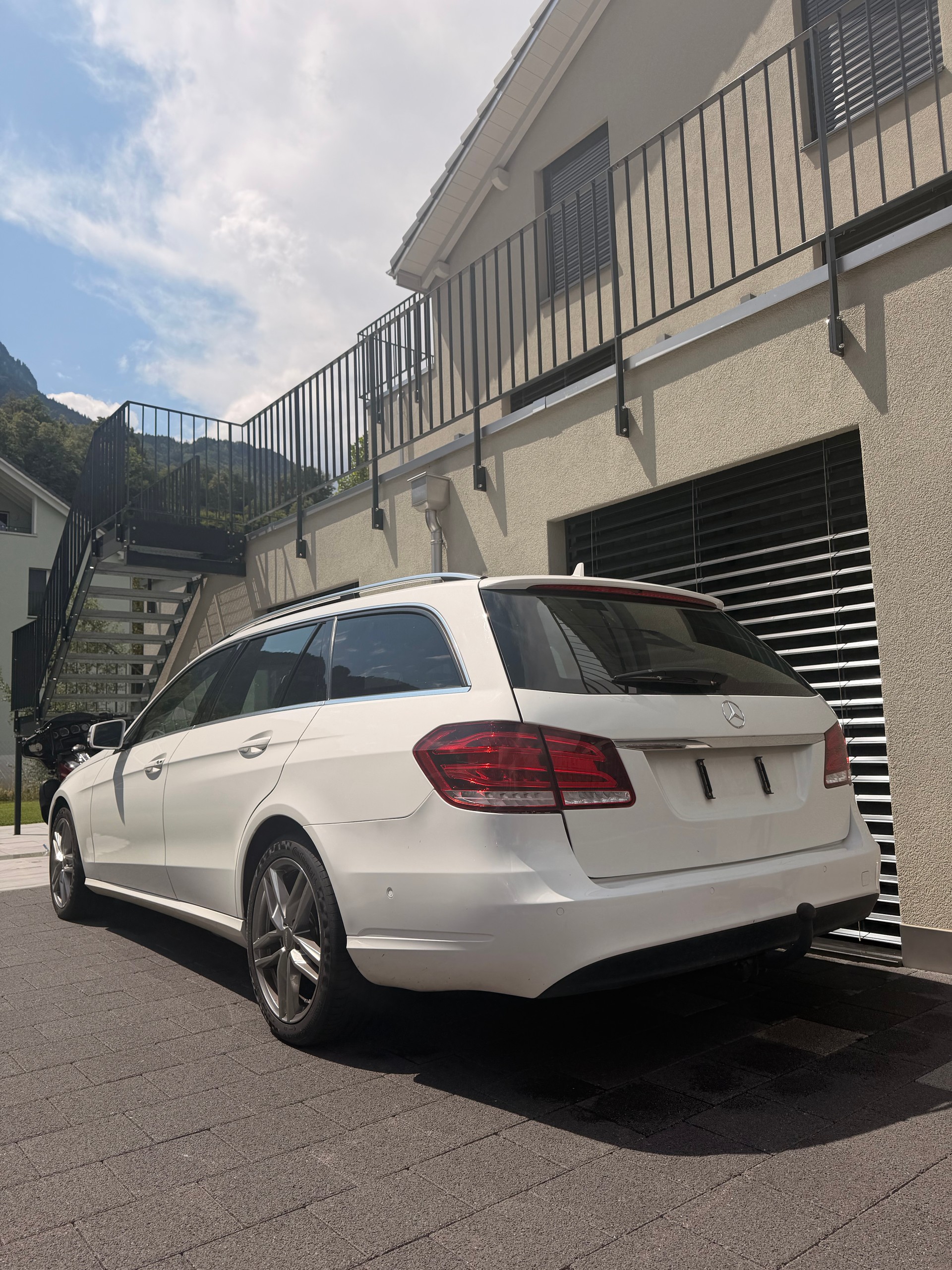 MERCEDES-BENZ E 350 BlueTEC 4Matic 7G-Tronic-showroom-element-1