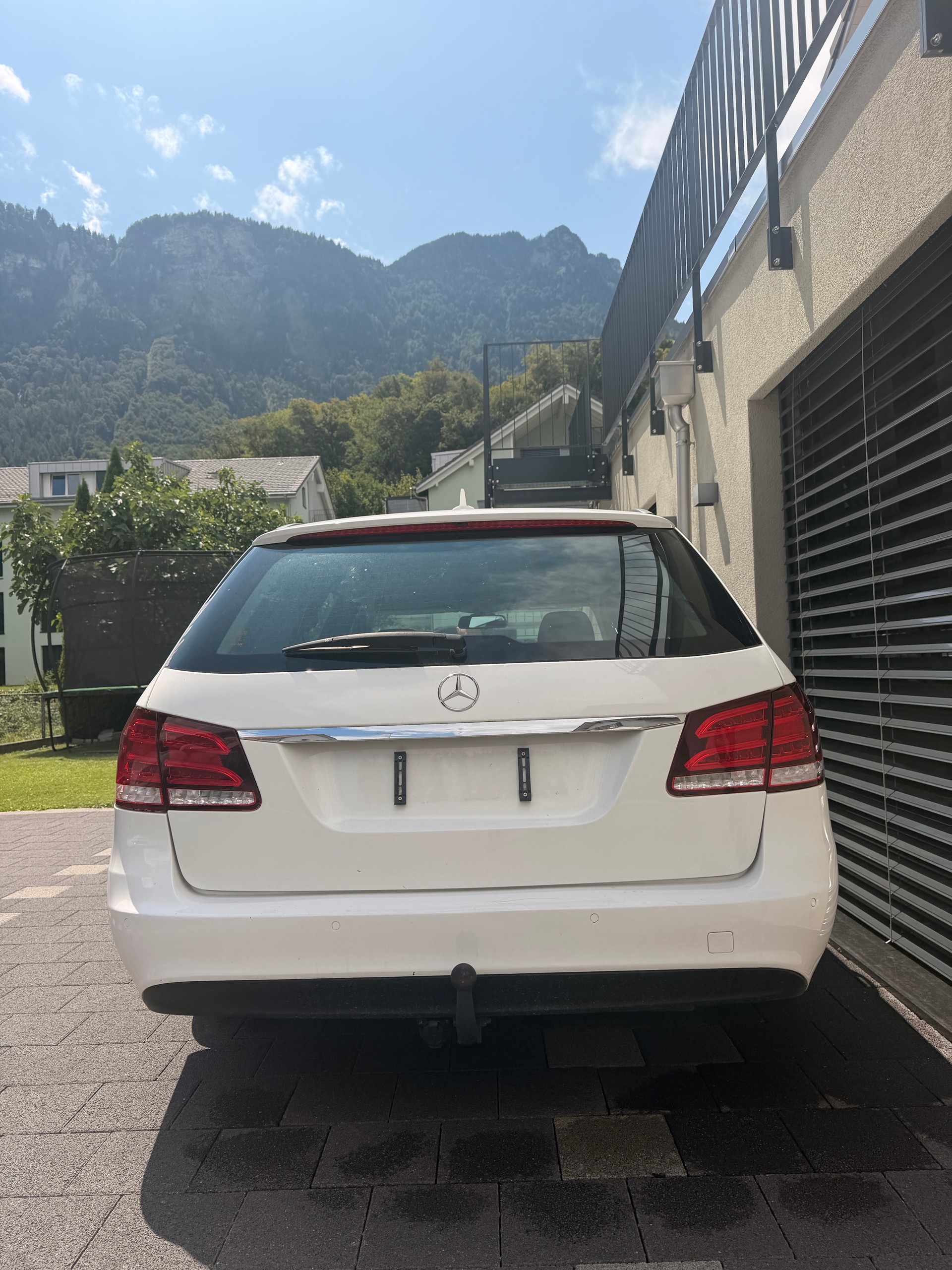 MERCEDES-BENZ E 350 BlueTEC 4Matic 7G-Tronic-showroom-element-2
