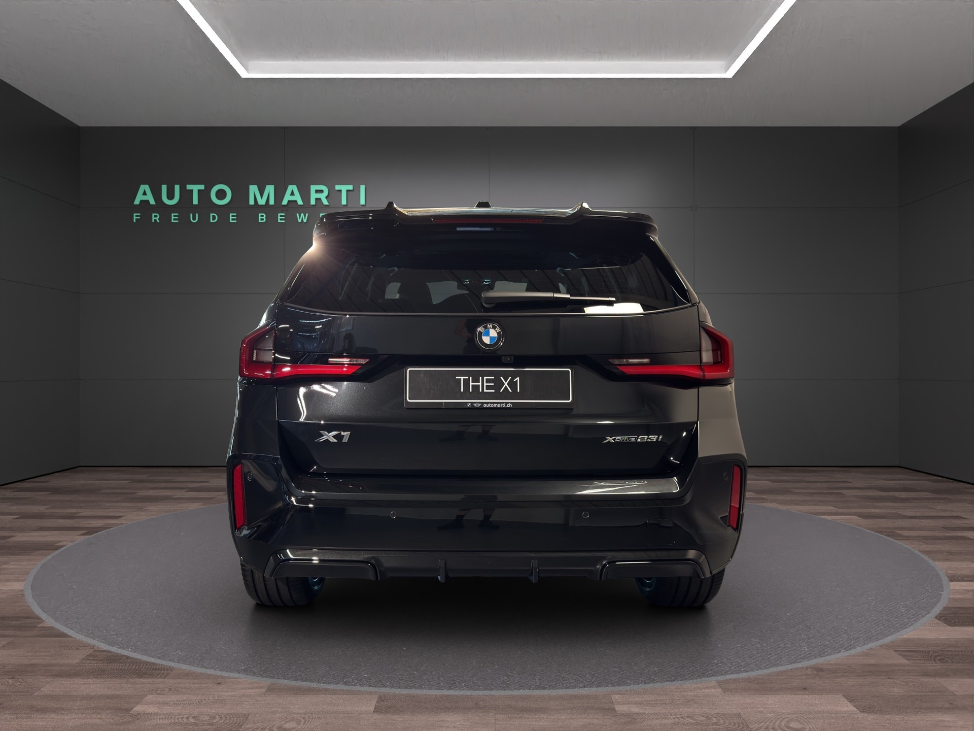 BMW X1 23i xDrive-showroom-element-2