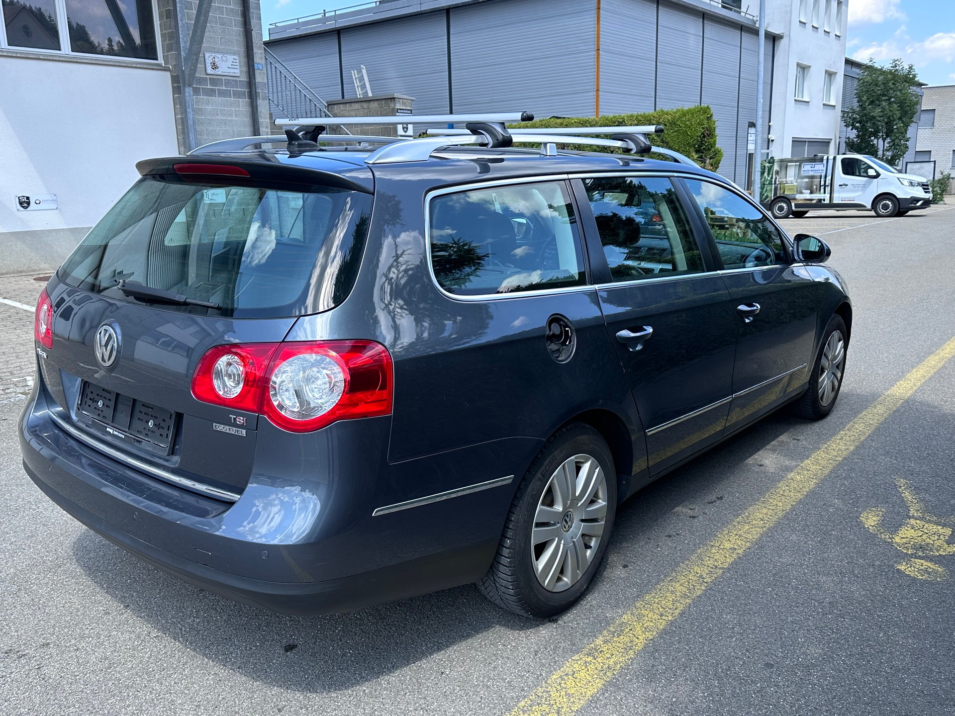 VW Passat Variant 1.4 EcoFuel Highline DSG-image-2