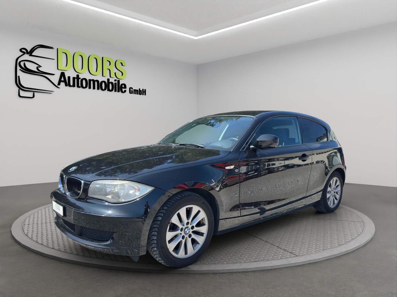 BMW 116i-showroom-element-2