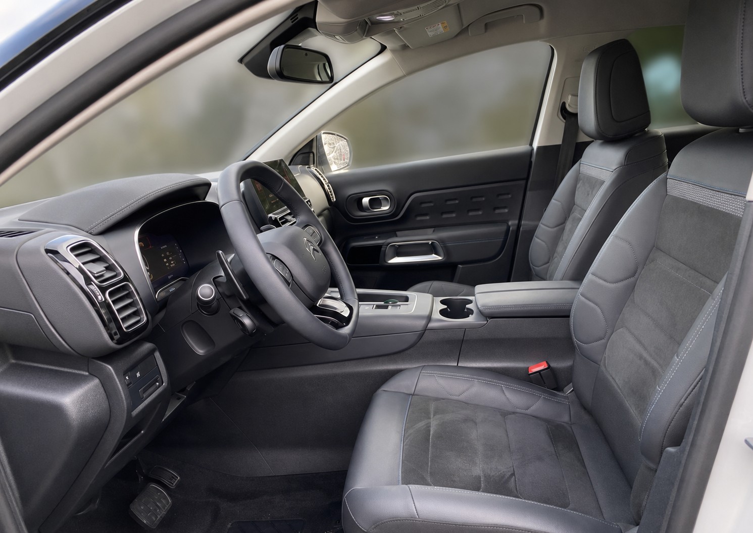 CITROEN C5 Aircross 1.2 HEV Max TOP Ausstattung-image-6