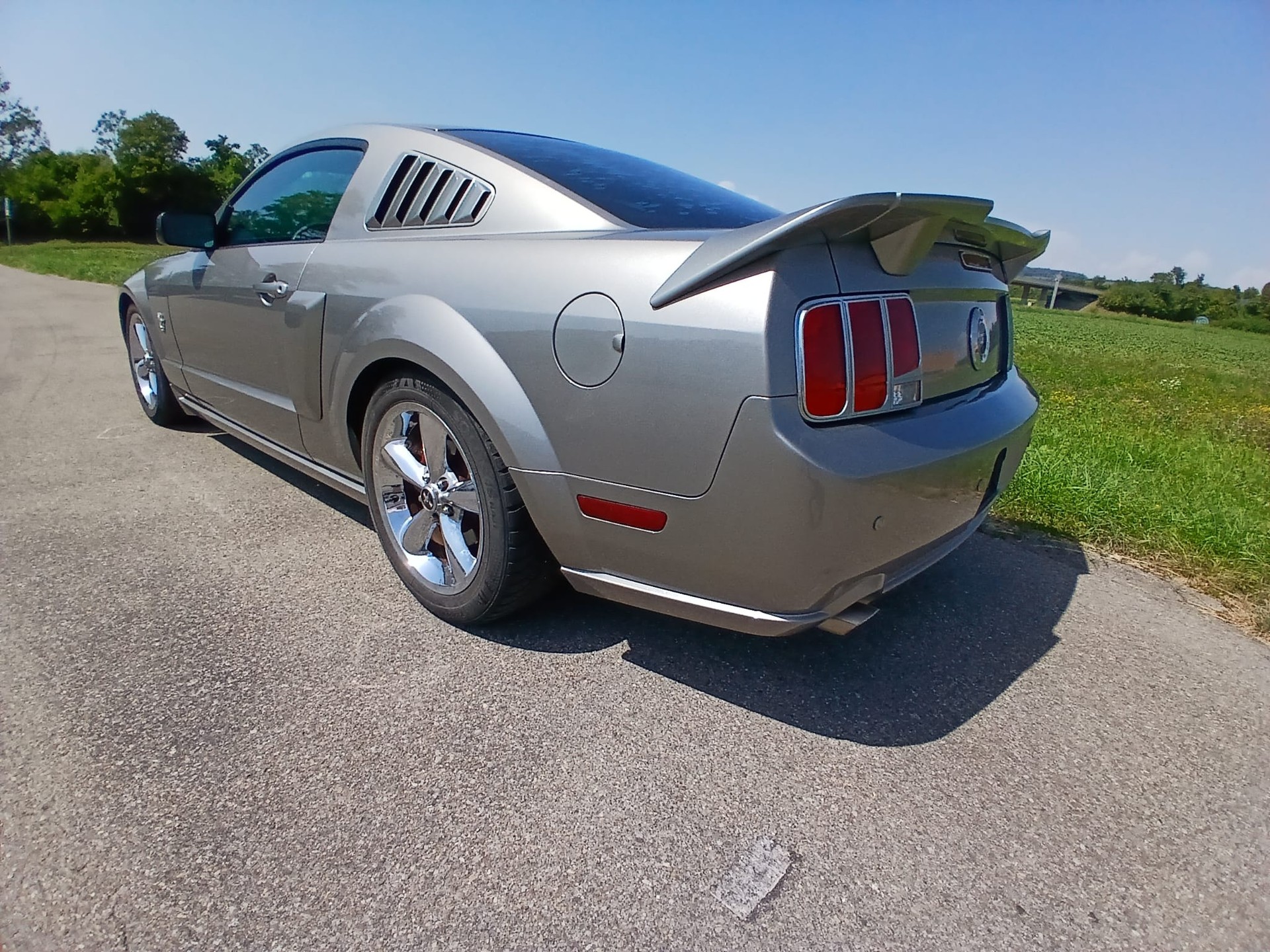 FORD Mustang GT V8-image-2