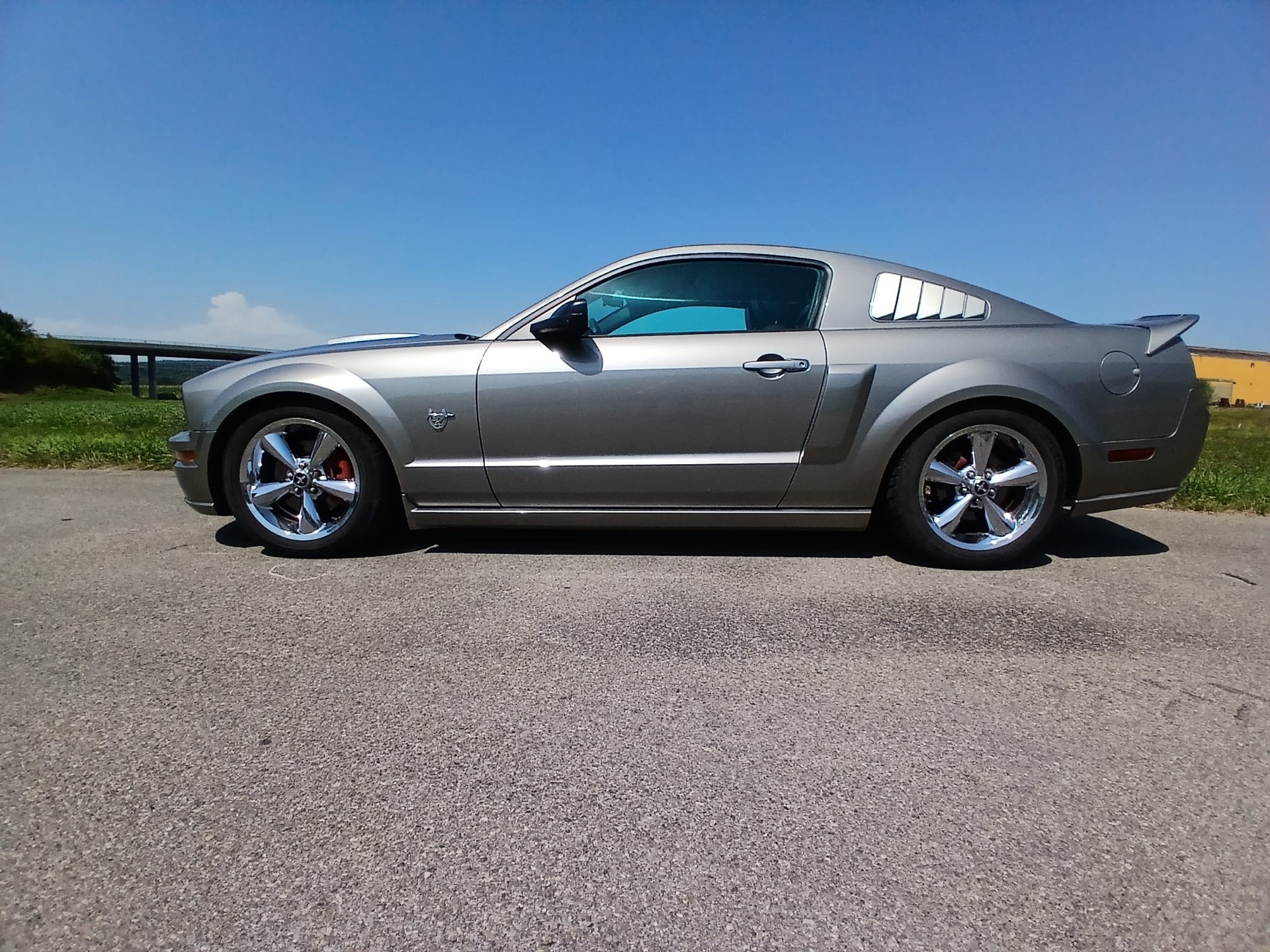 FORD Mustang GT V8-image-1