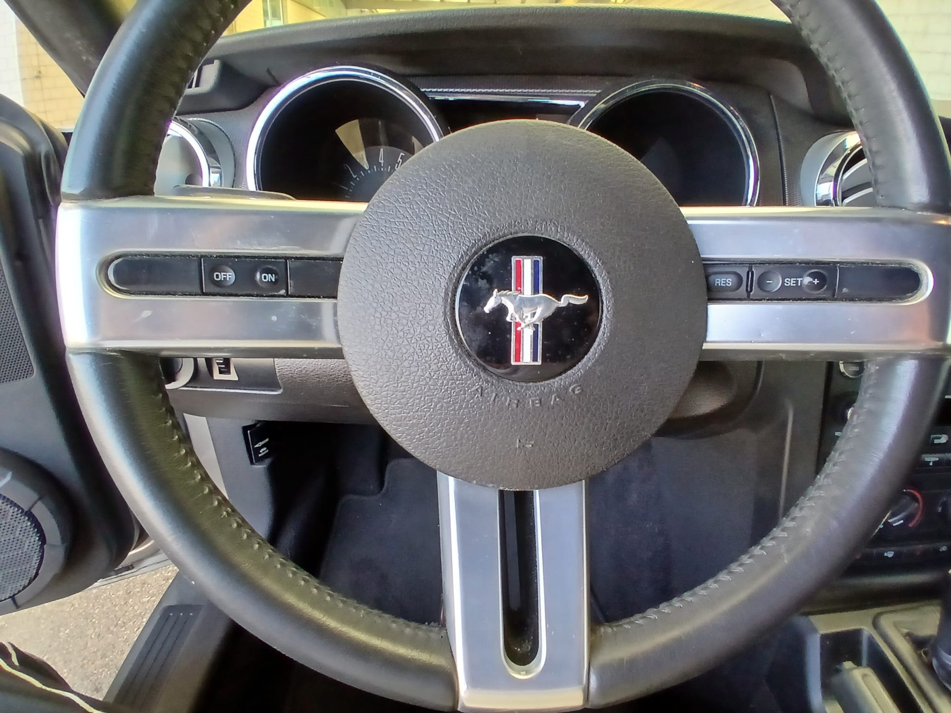 FORD Mustang GT V8-image-11