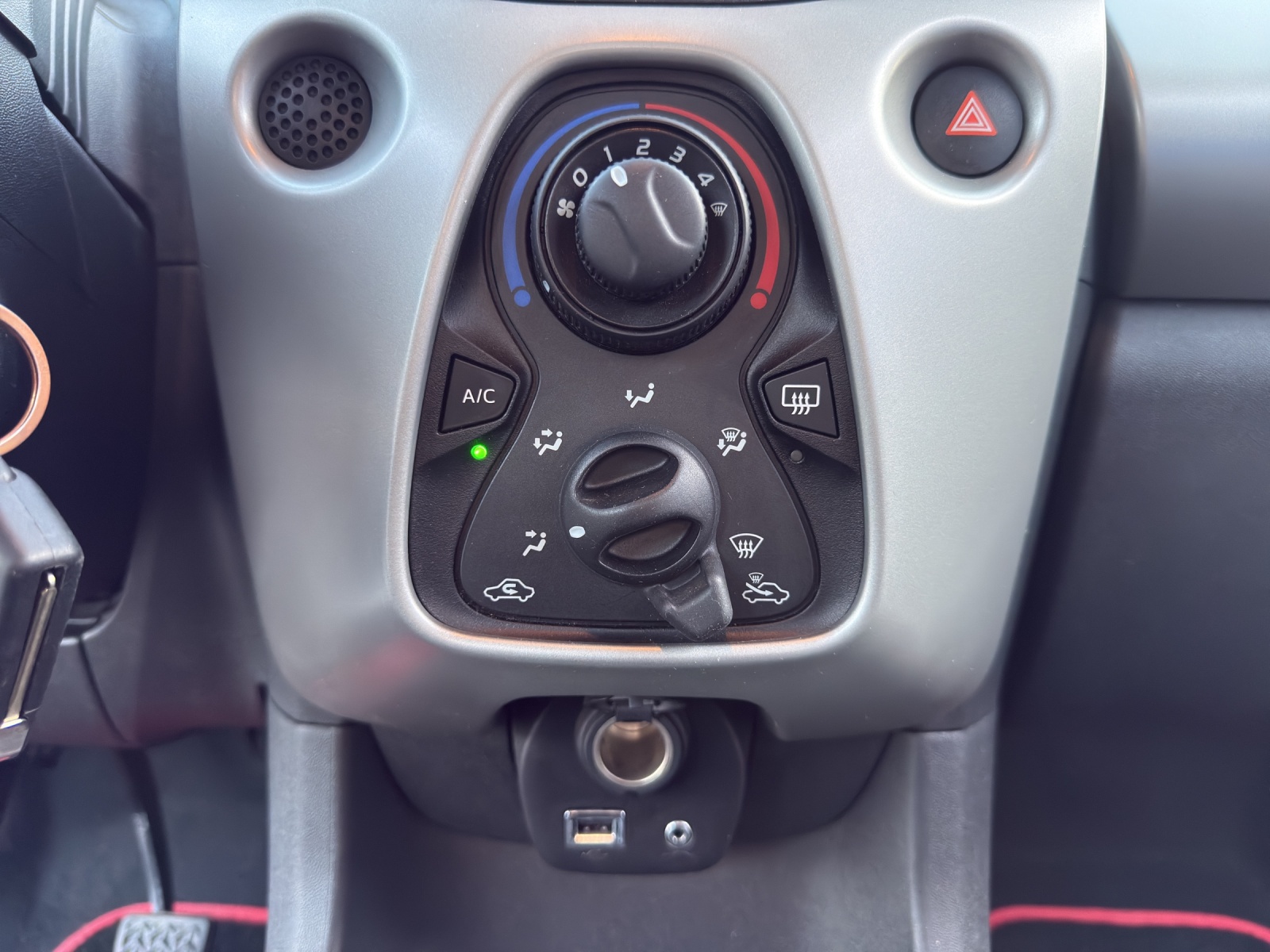 CITROEN C1 1.0 e-VTi Stop&Start Shine Airscape-image-15