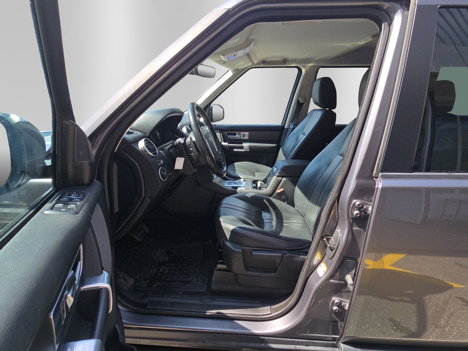 LAND ROVER Discovery 3.0 TDV6 210 Graphite-image-10