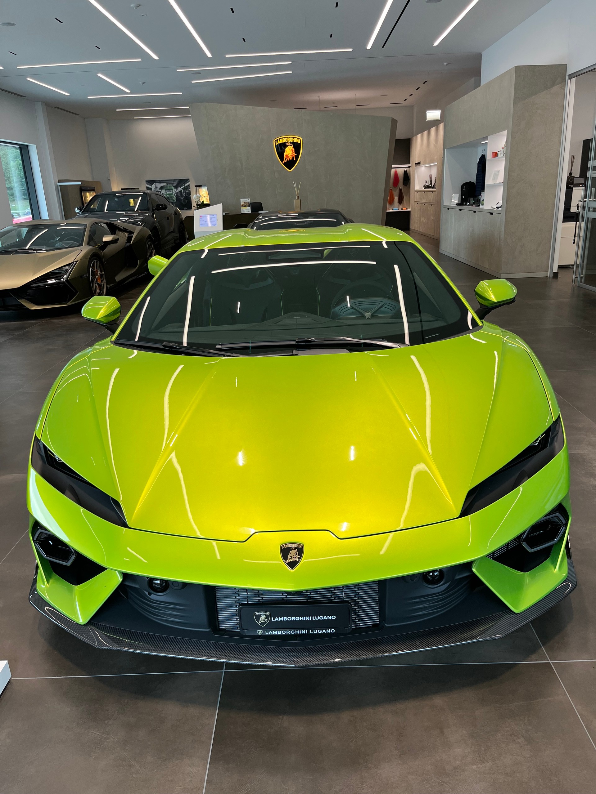 LAMBORGHINI Temerario Coupè MY26 Allegerita Package Carbon Fiber Shiny Lamborghini Lugano-showroom-element-1