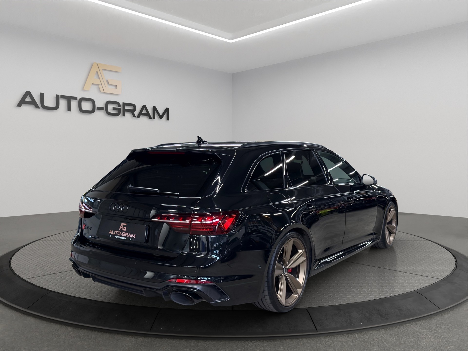 AUDI RS4 Avant quattro tiptronic-image-4