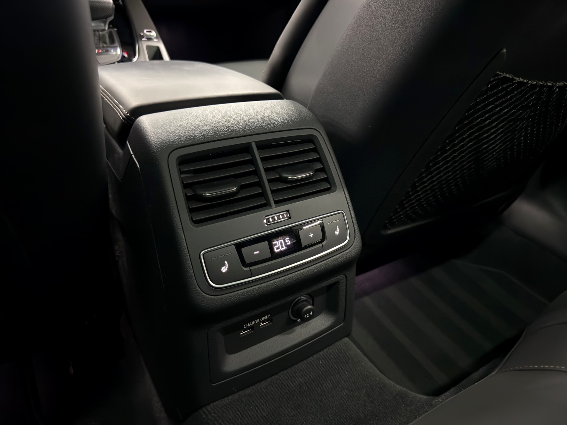 AUDI RS4 Avant quattro tiptronic-image-25