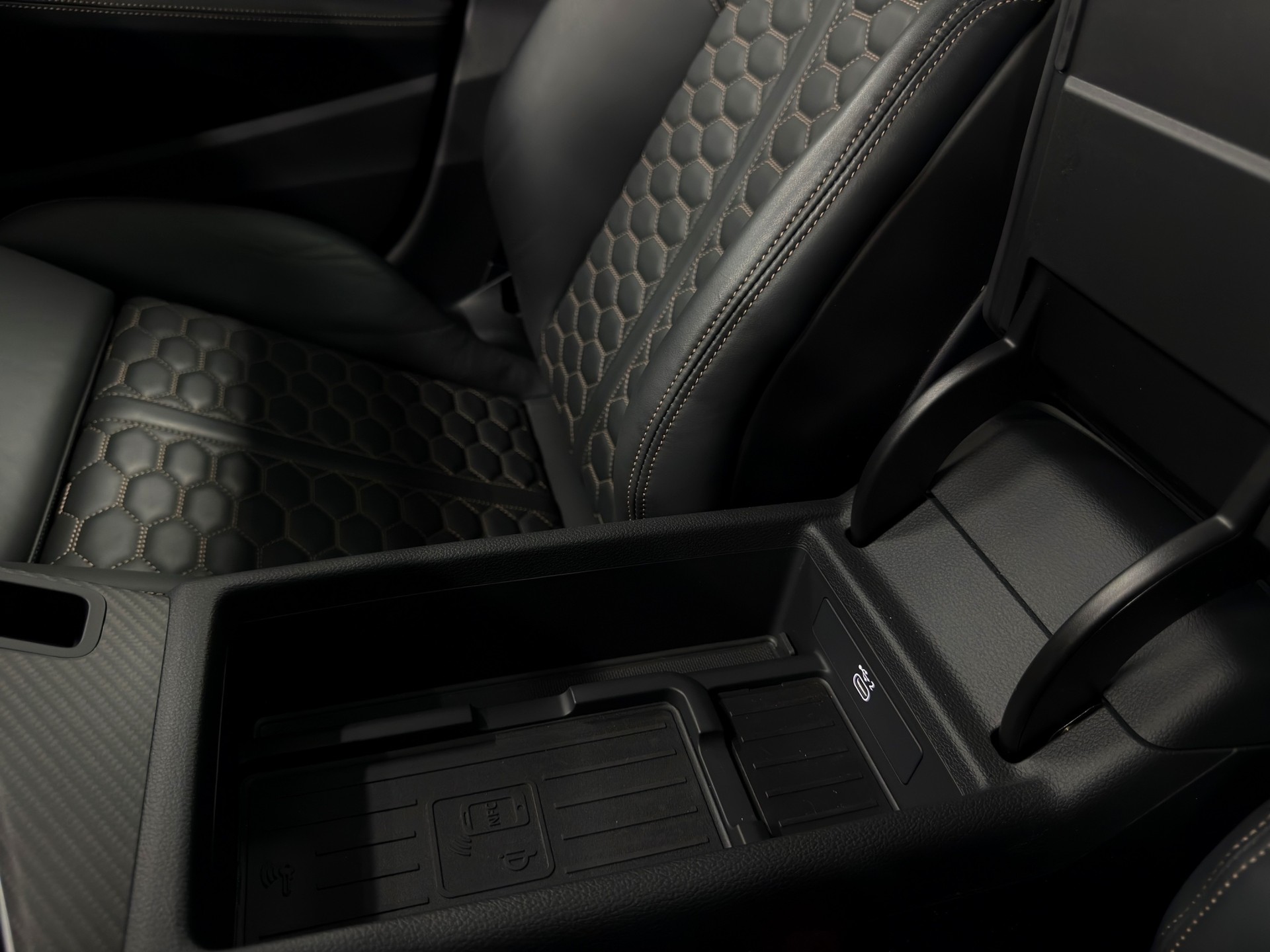 AUDI RS4 Avant quattro tiptronic-image-23