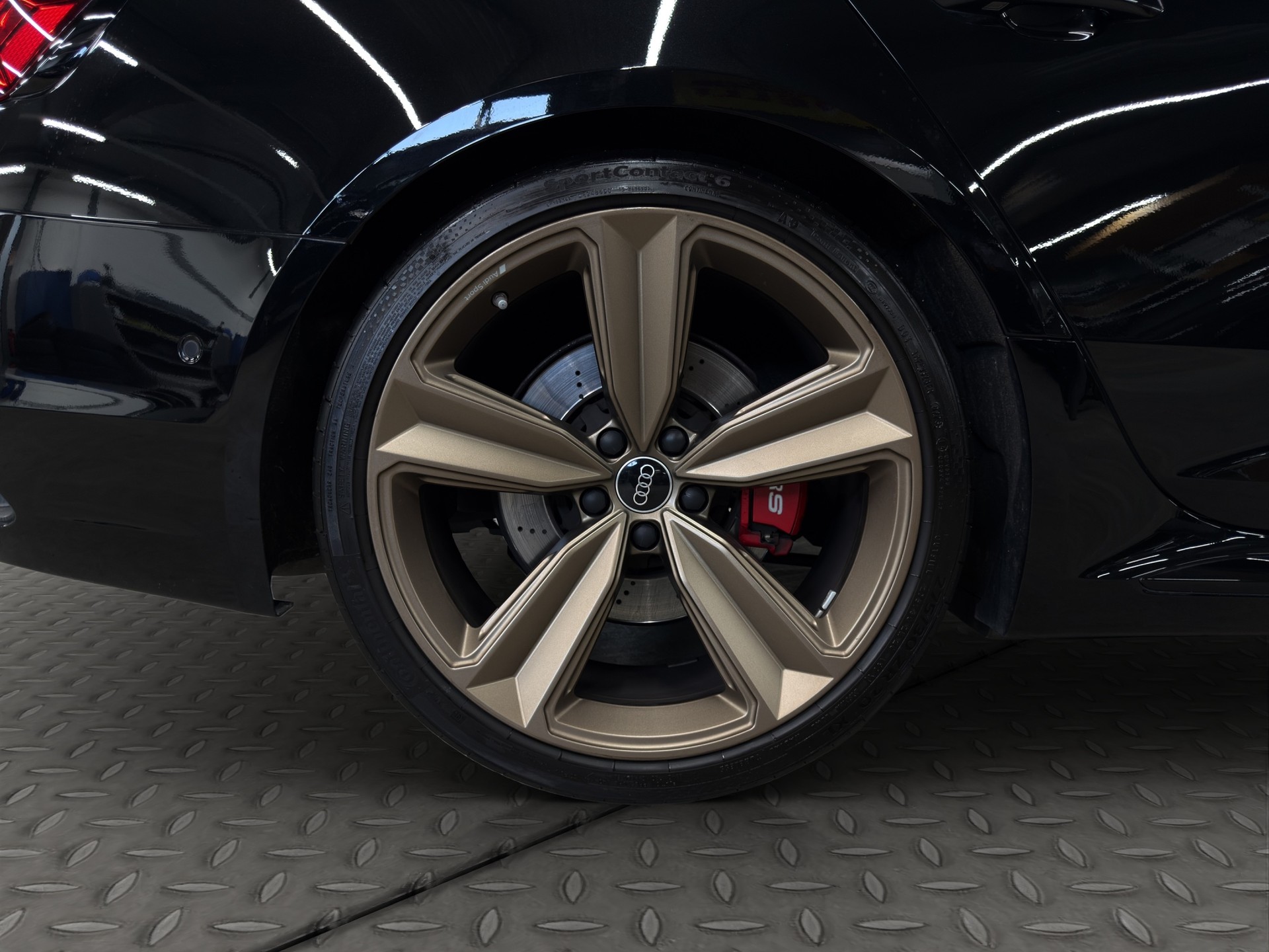 AUDI RS4 Avant quattro tiptronic-image-9