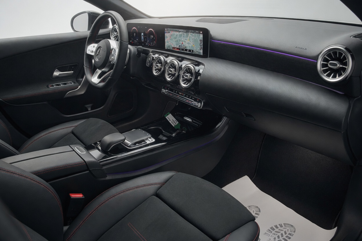 MERCEDES-BENZ A 220 d AMG Line 8G-DCT-image-12