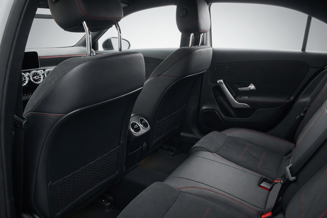 MERCEDES-BENZ A 220 d AMG Line 8G-DCT-image-9