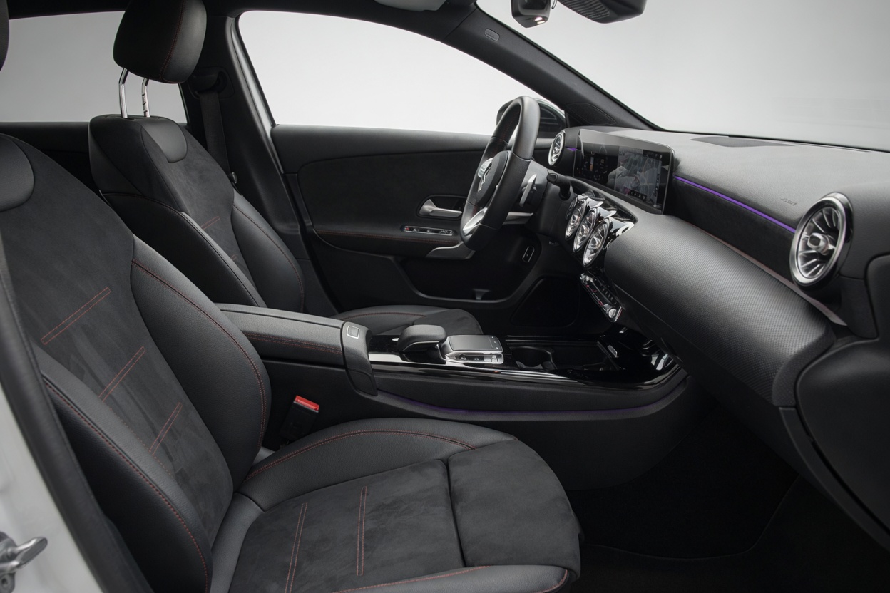 MERCEDES-BENZ A 220 d AMG Line 8G-DCT-image-13