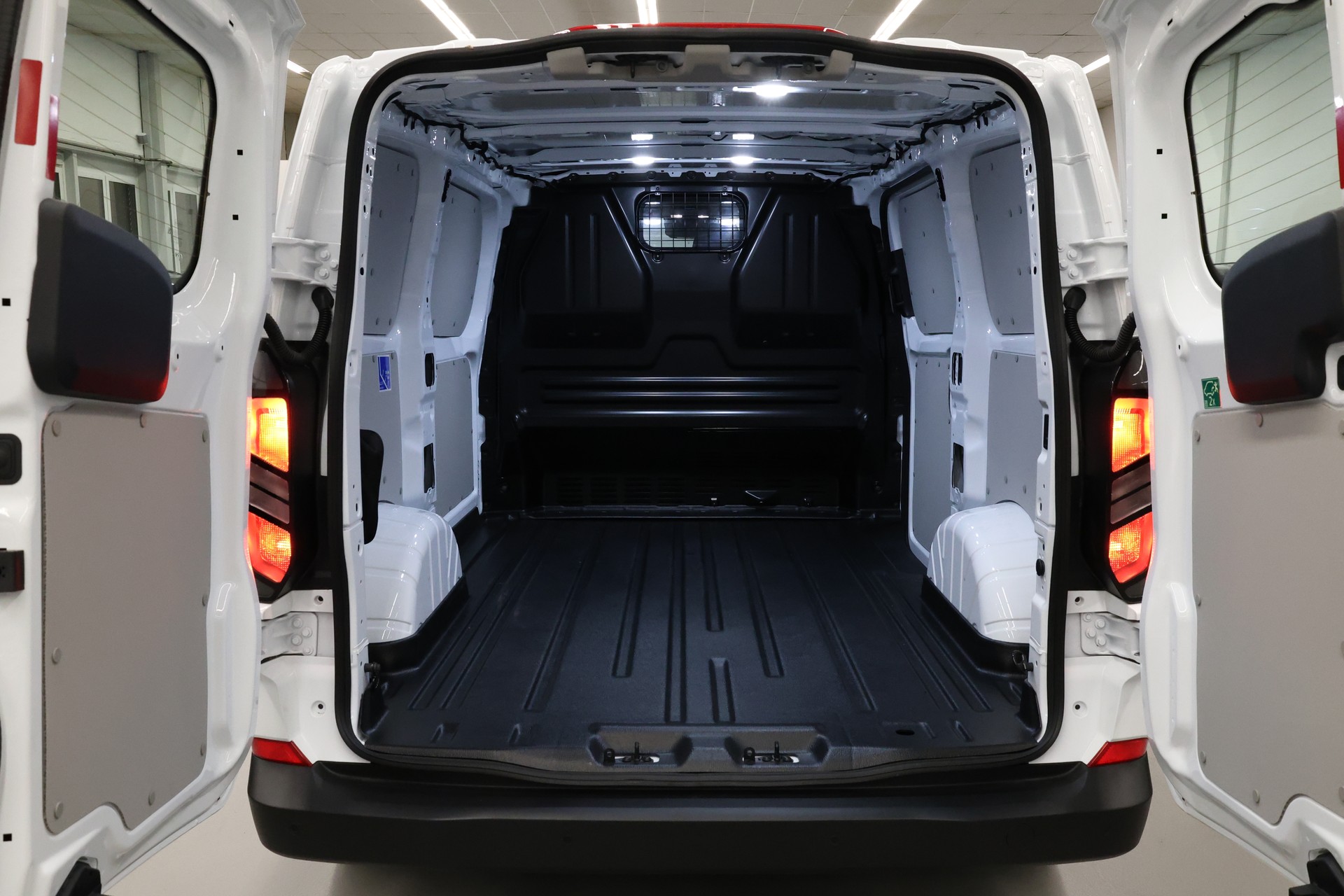 FORD Transit Custom Van 320 L1 2.0 EcoBlue 136 Trend 4x4-image-13