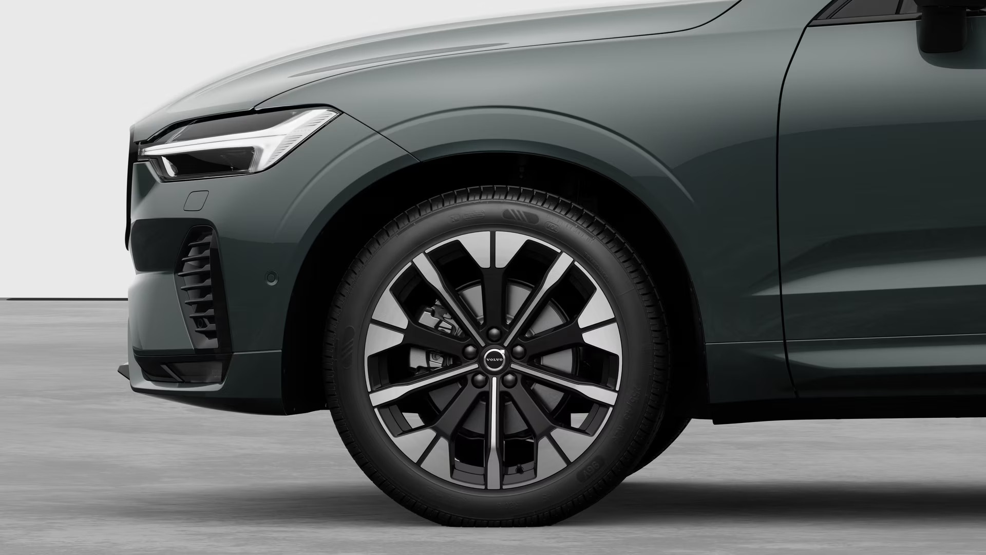 VOLVO XC60 2.0 B5 Allradantrieb Benzin Ultra Dark-showroom-element-2