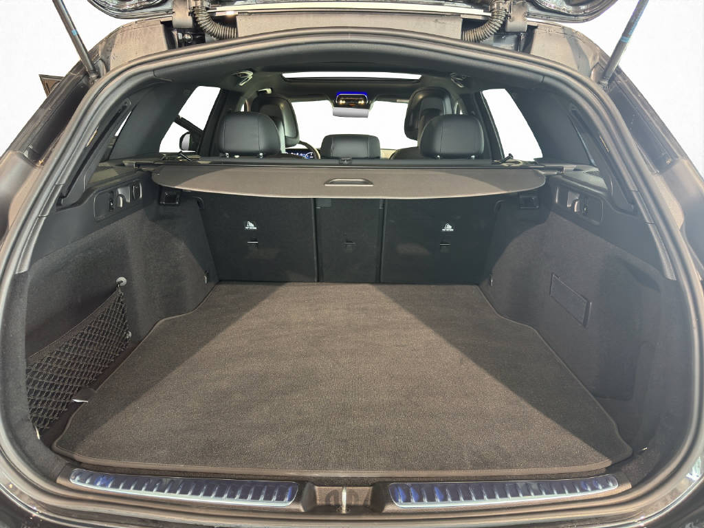 MERCEDES-BENZ C 220 d AMG Line 4Matic Swiss Star T-Modell-image-8