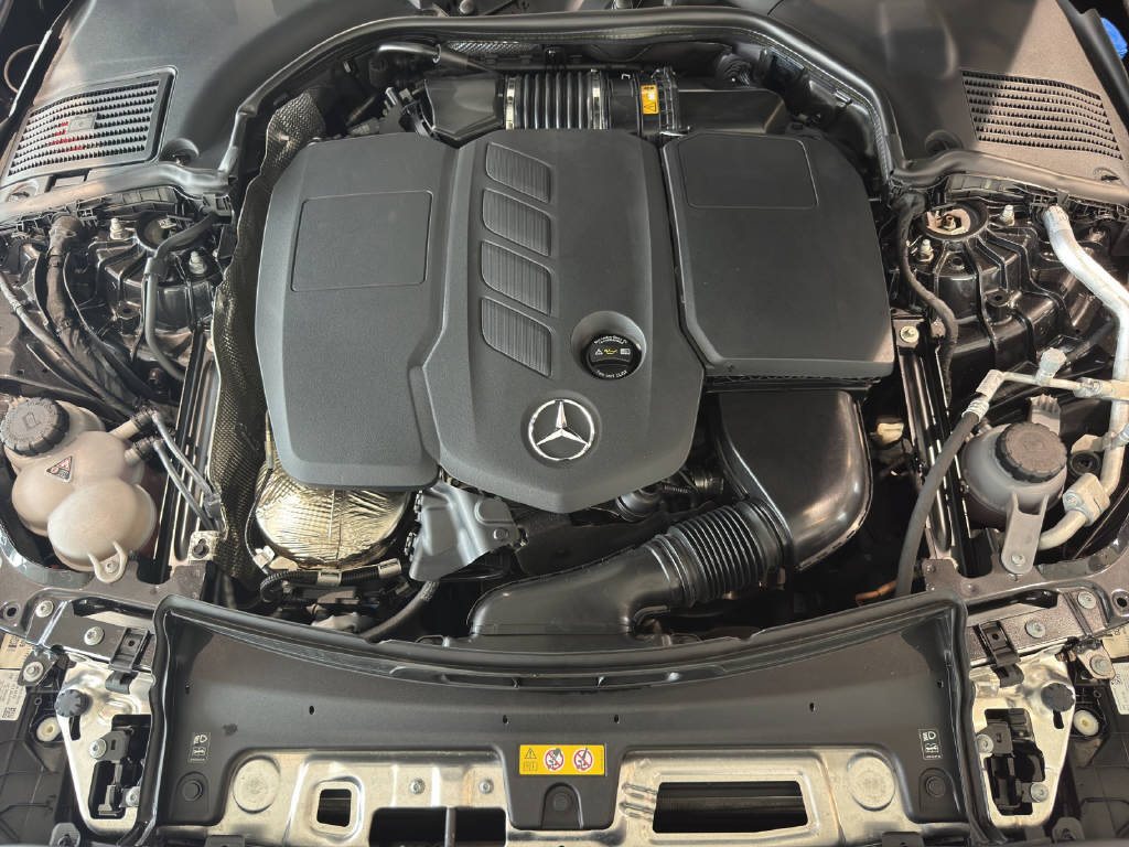 MERCEDES-BENZ C 220 d AMG Line 4Matic Swiss Star T-Modell-image-9