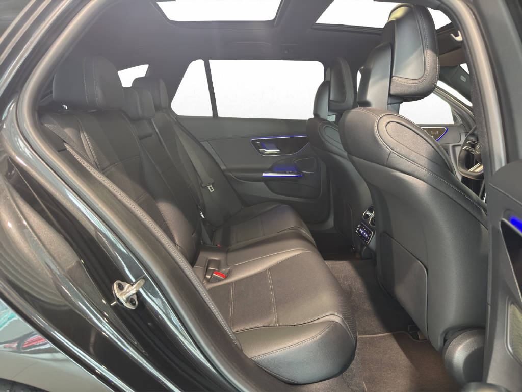 MERCEDES-BENZ C 220 d AMG Line 4Matic Swiss Star T-Modell-image-13