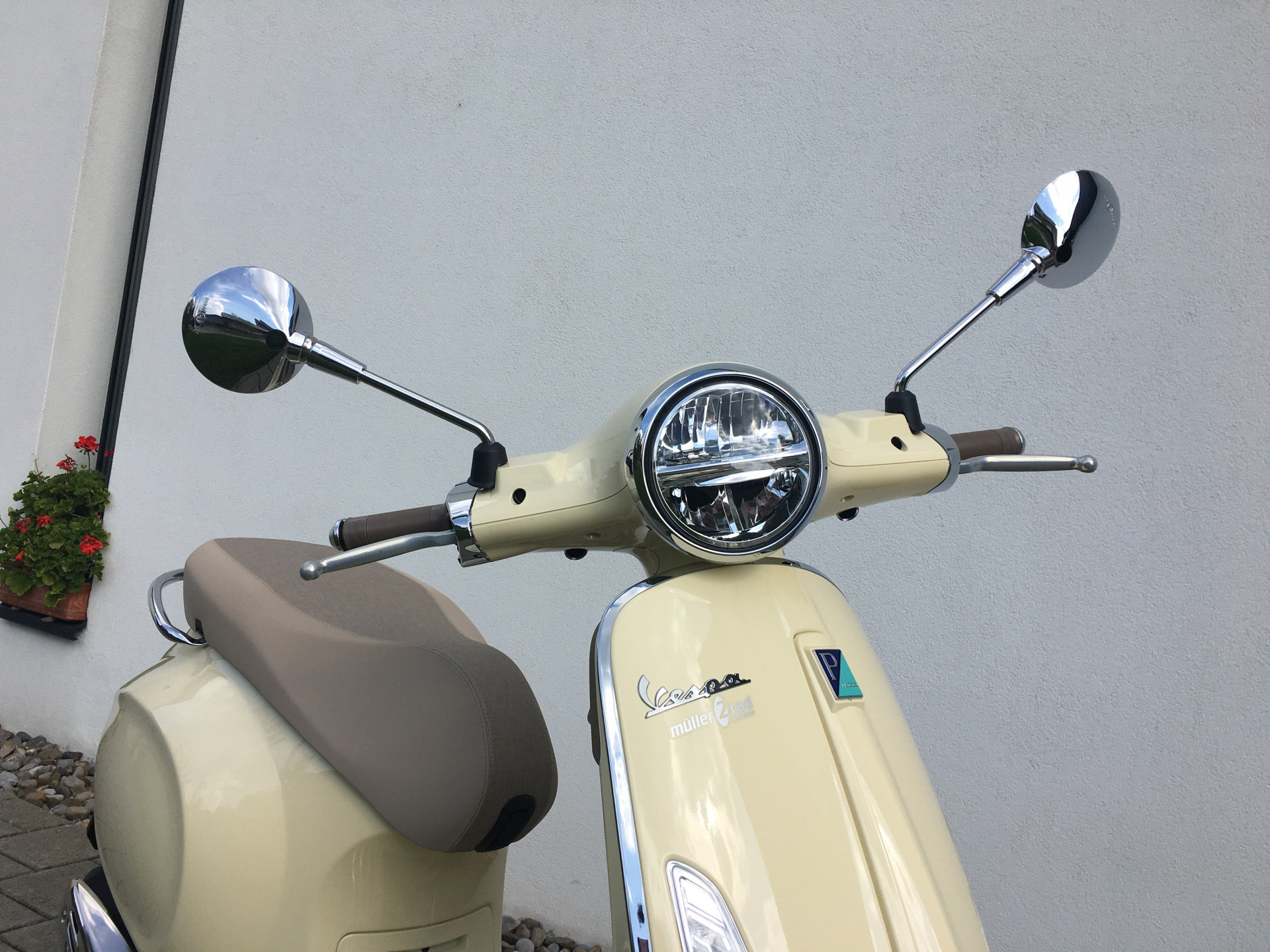 PIAGGIO Vespa Primavera 125 S-showroom-element-3