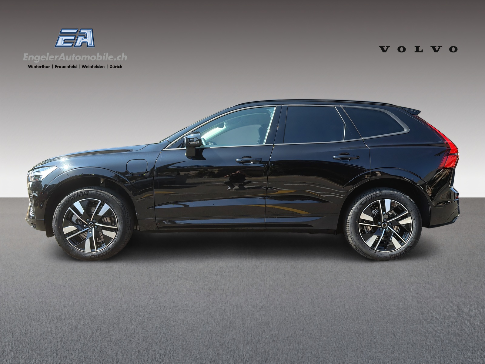VOLVO XC60 2.0 T6 TE Core eAWD-showroom-element-3