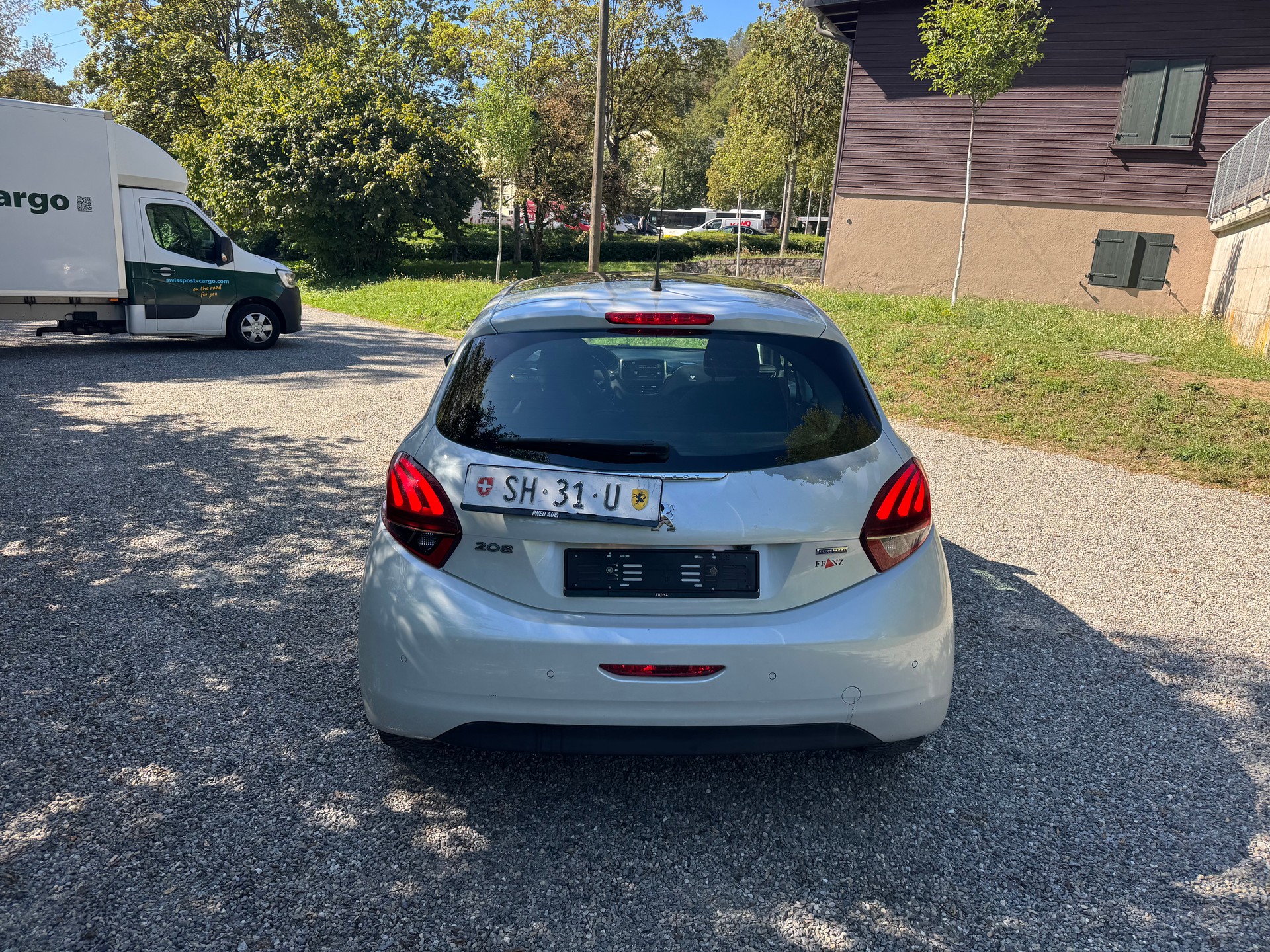 PEUGEOT 208 1.2 PureTech Active EAT6-image-5
