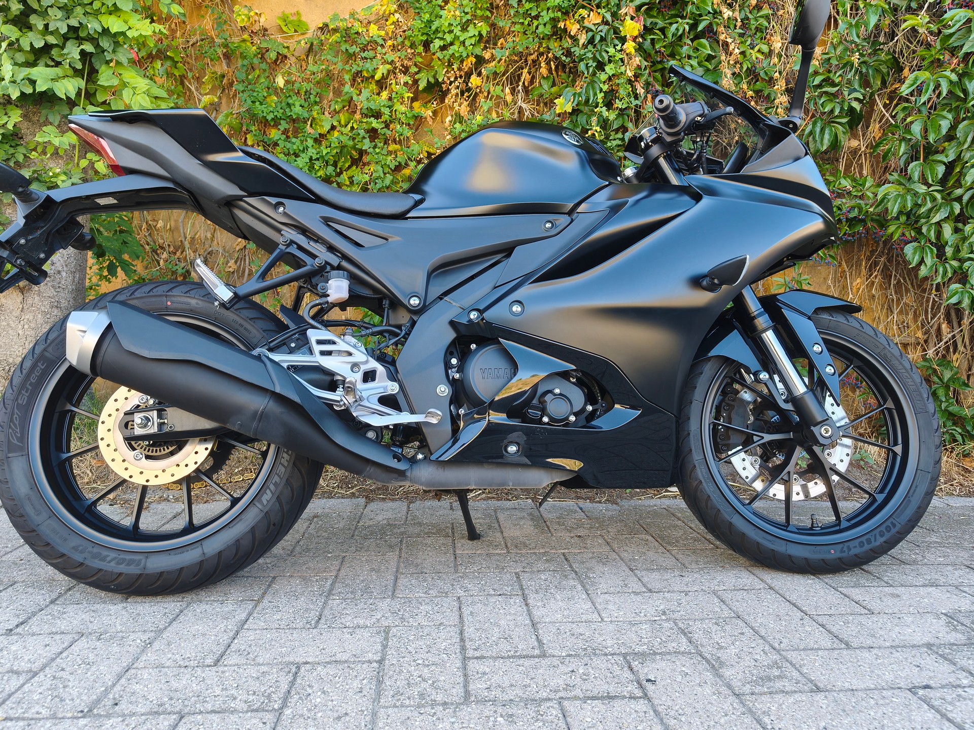 YAMAHA YZF-R 125 ABS-image-1