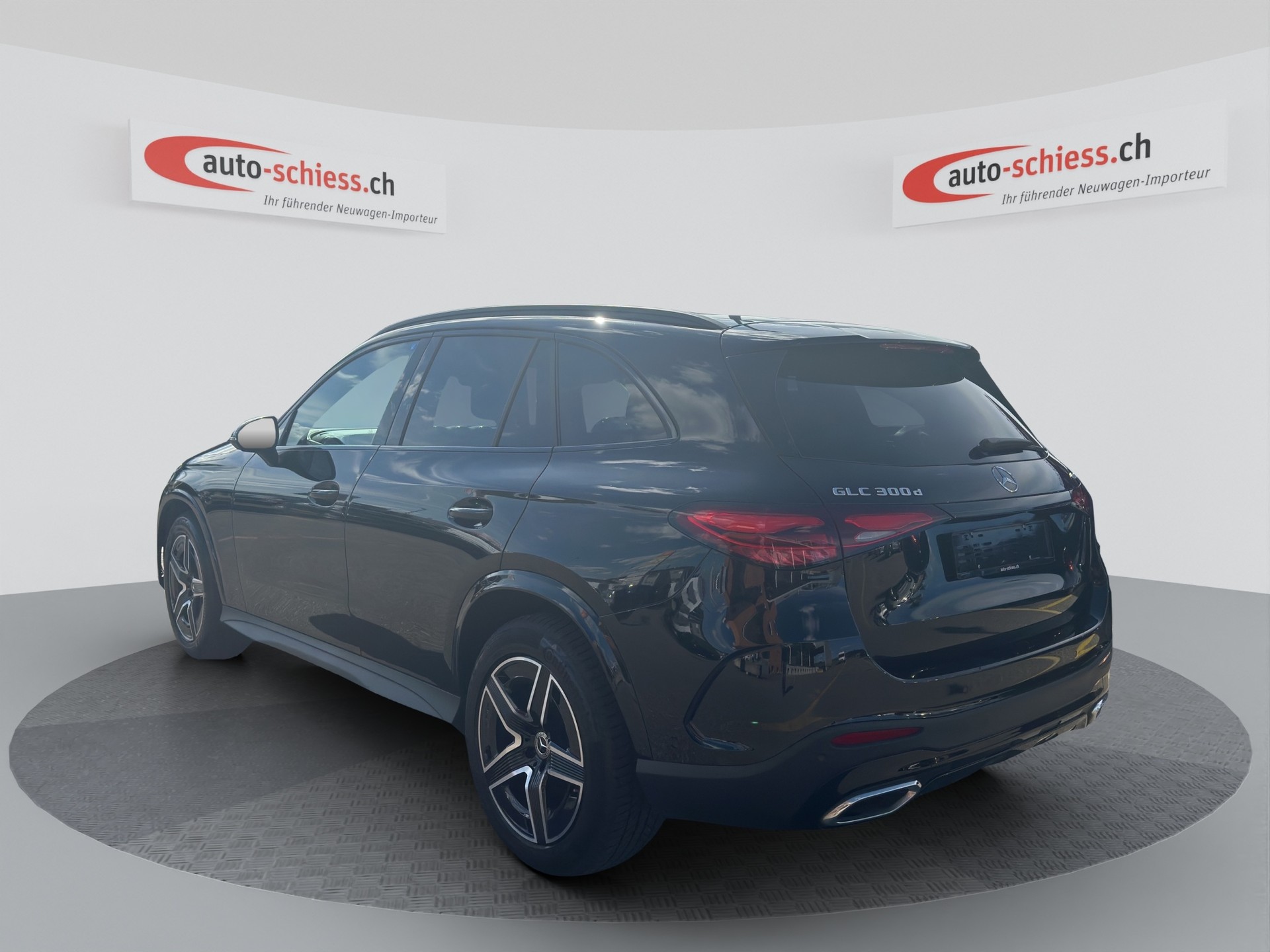 MERCEDES-BENZ GLC 300 d 4Matic 9G-Tronic AMG Line Night-showroom-element-3