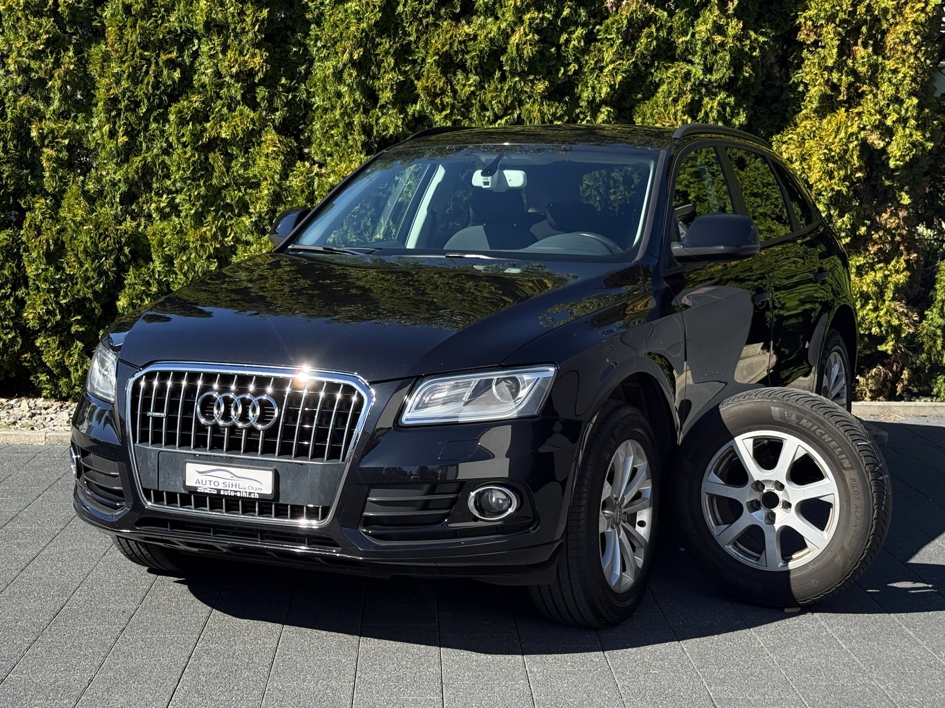AUDI Q5 2.0 TDI quattro S-tronic / Mit Anhängerkupplung-showroom-element-1