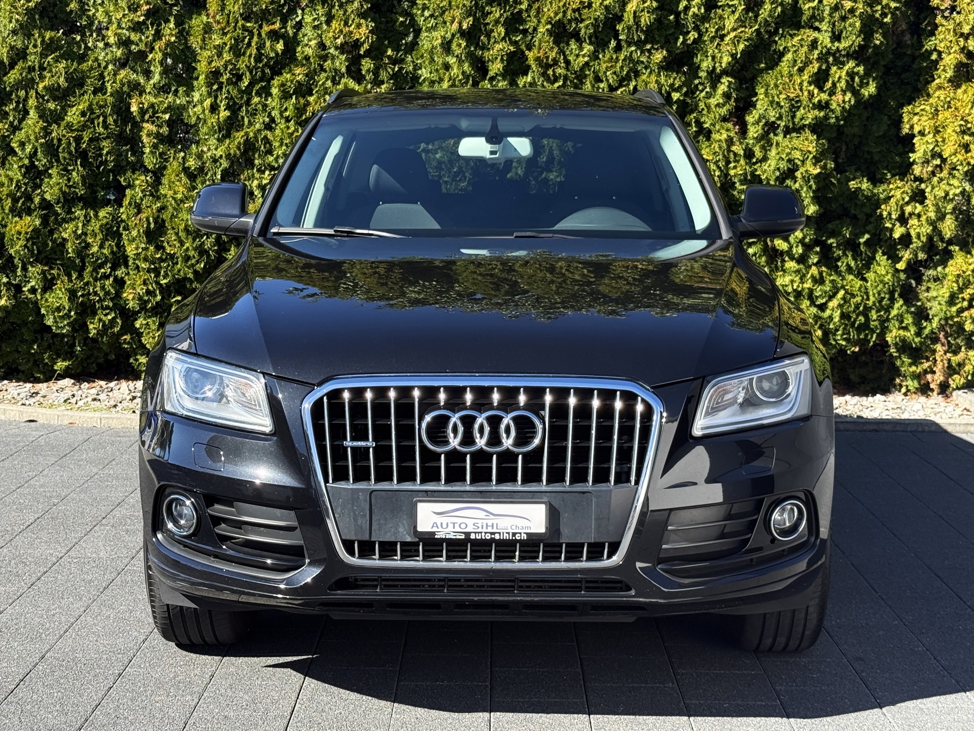 AUDI Q5 2.0 TDI quattro S-tronic / Mit Anhängerkupplung-showroom-element-3