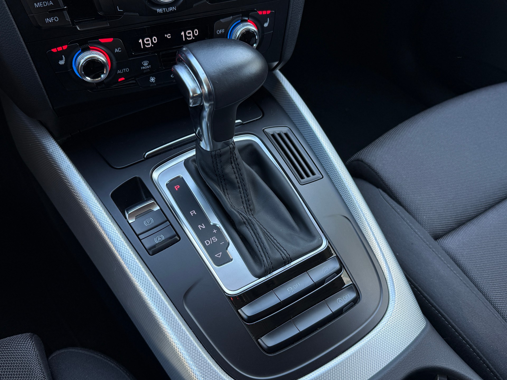 AUDI Q5 2.0 TDI quattro S-tronic / Mit Anhängerkupplung-image-20