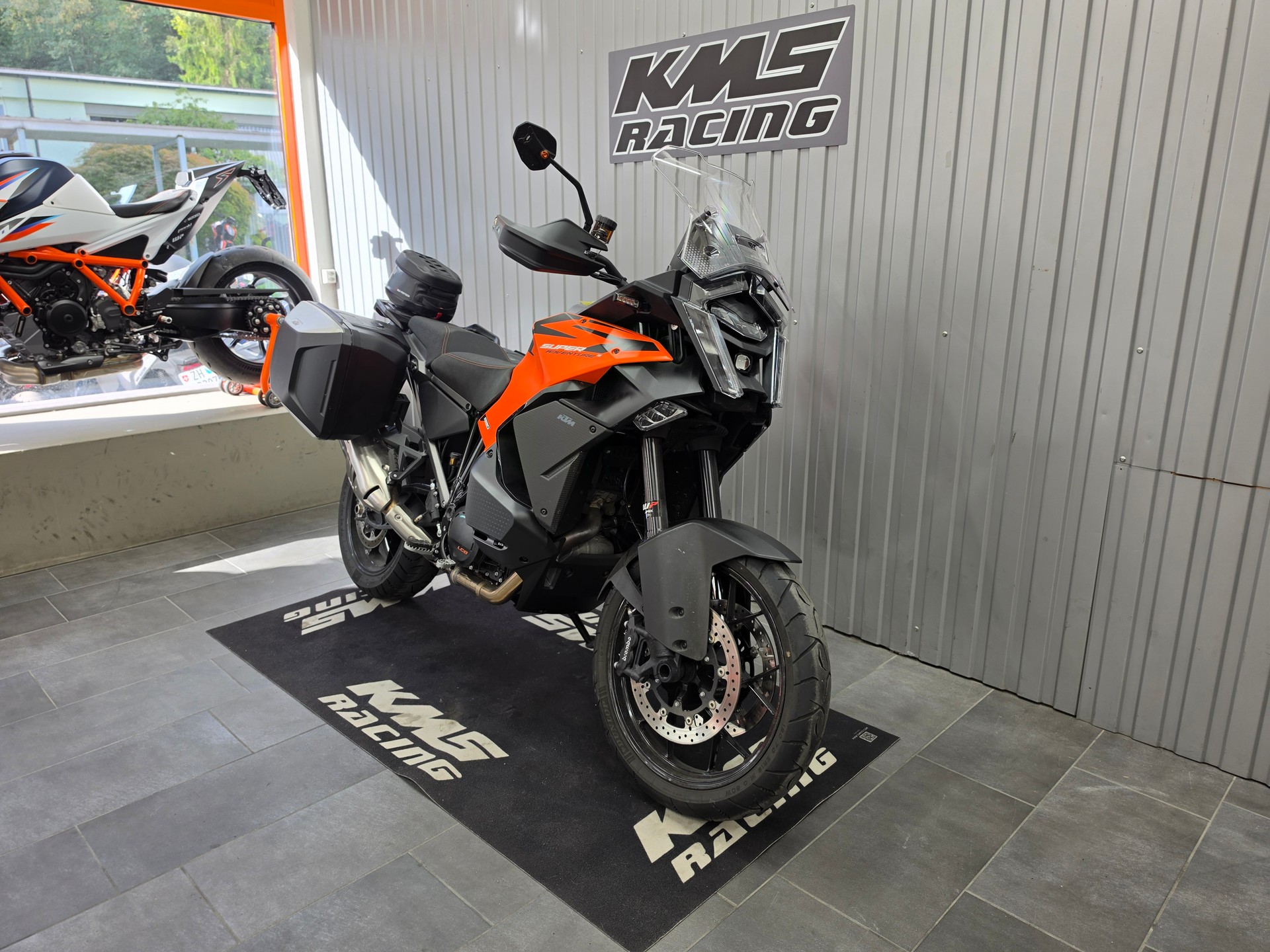 KTM 1390 Super Adventure-image-1