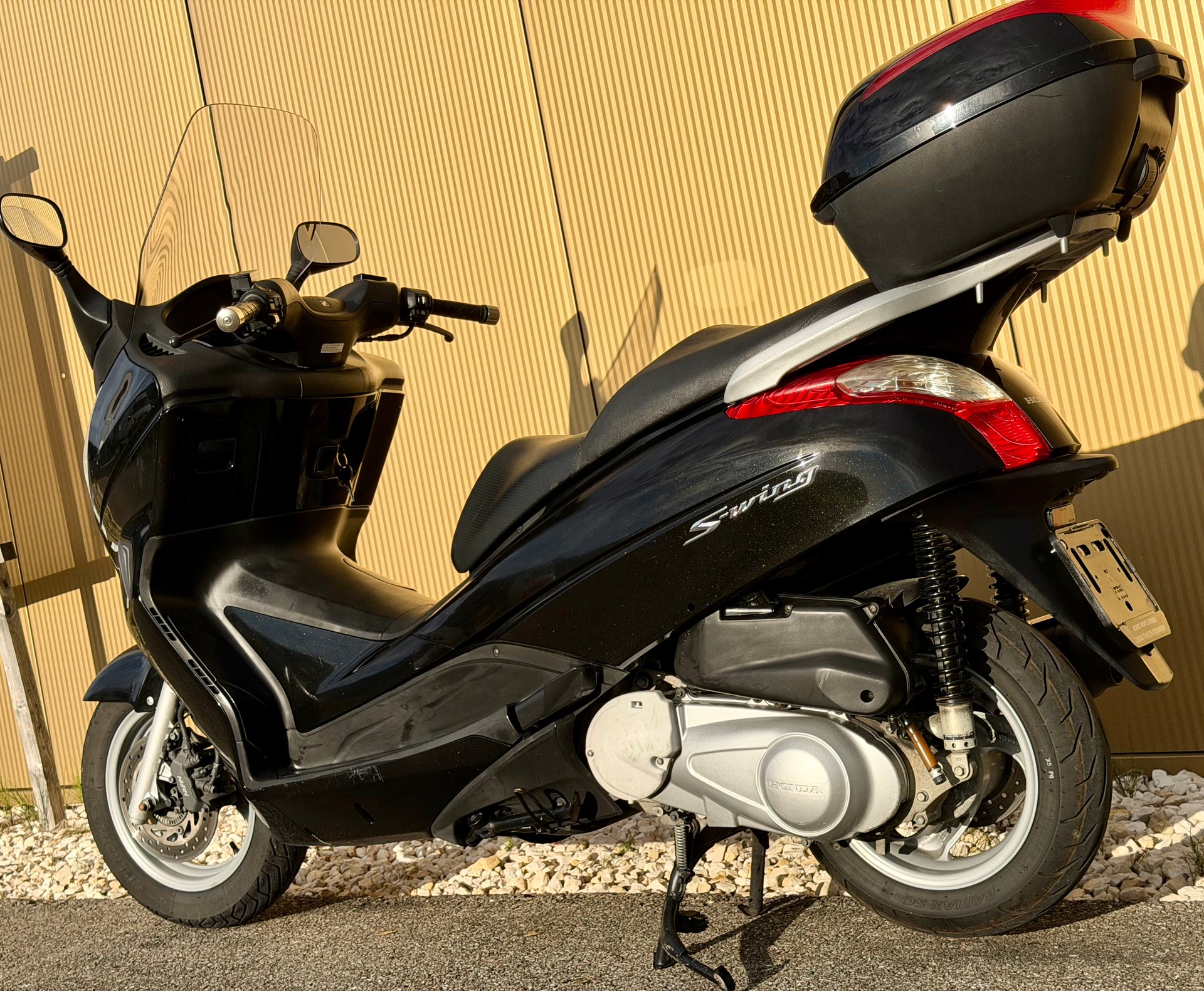 HONDA FES 125 S-Wing ABS-image-11