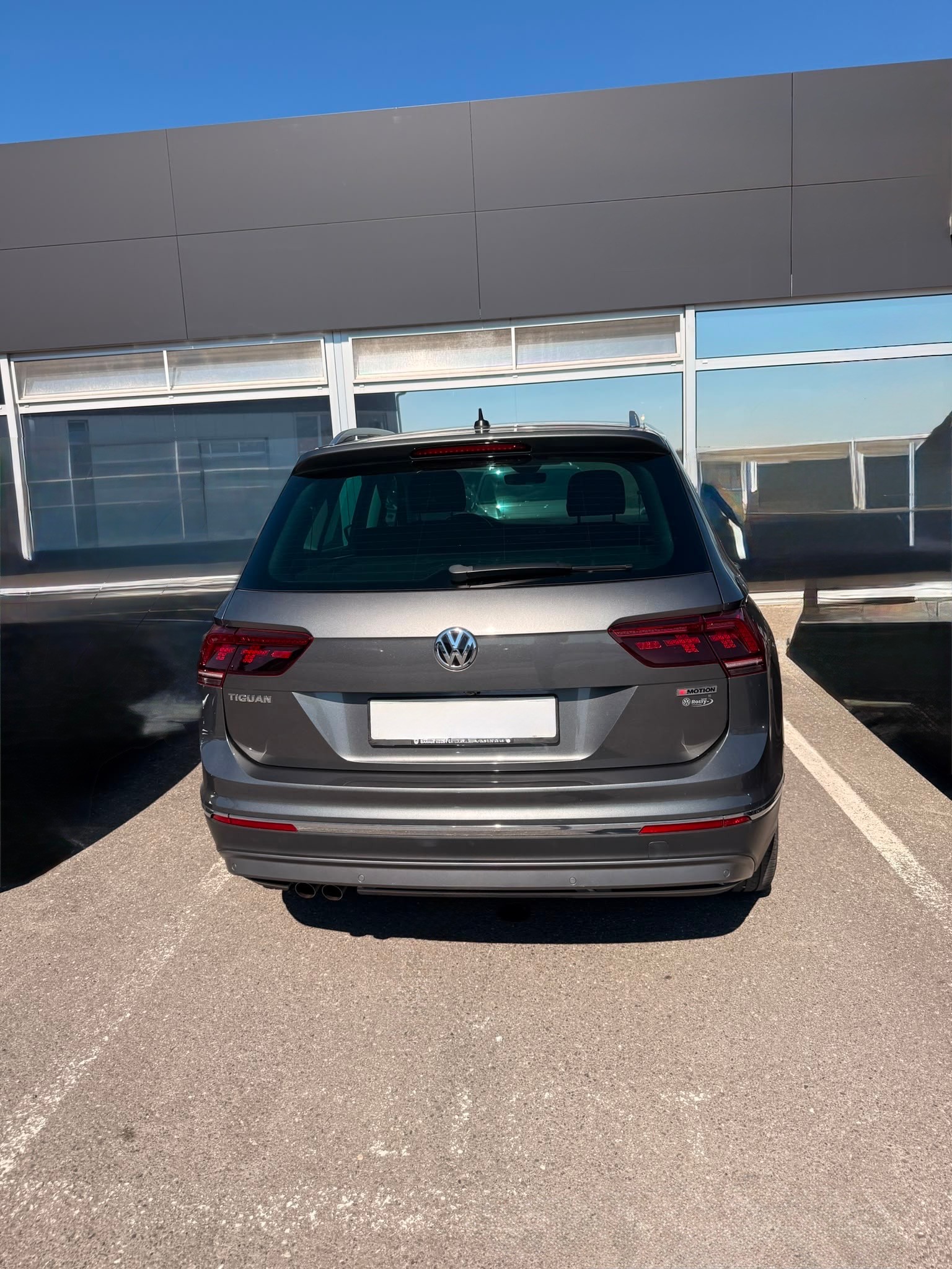VW Tiguan 2.0TSI Highline 4Motion DSG - Nouvelle Expertise : 25.09.2026 - Crochet l’attelage poids remorquable 2’500 Kg-image-10