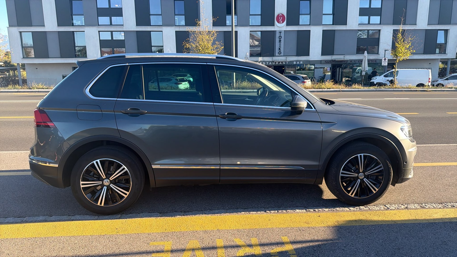 VW Tiguan 2.0TSI Highline 4Motion DSG - Nouvelle Expertise : 25.09.2026 - Crochet l’attelage poids remorquable 2’500 Kg-showroom-element-2