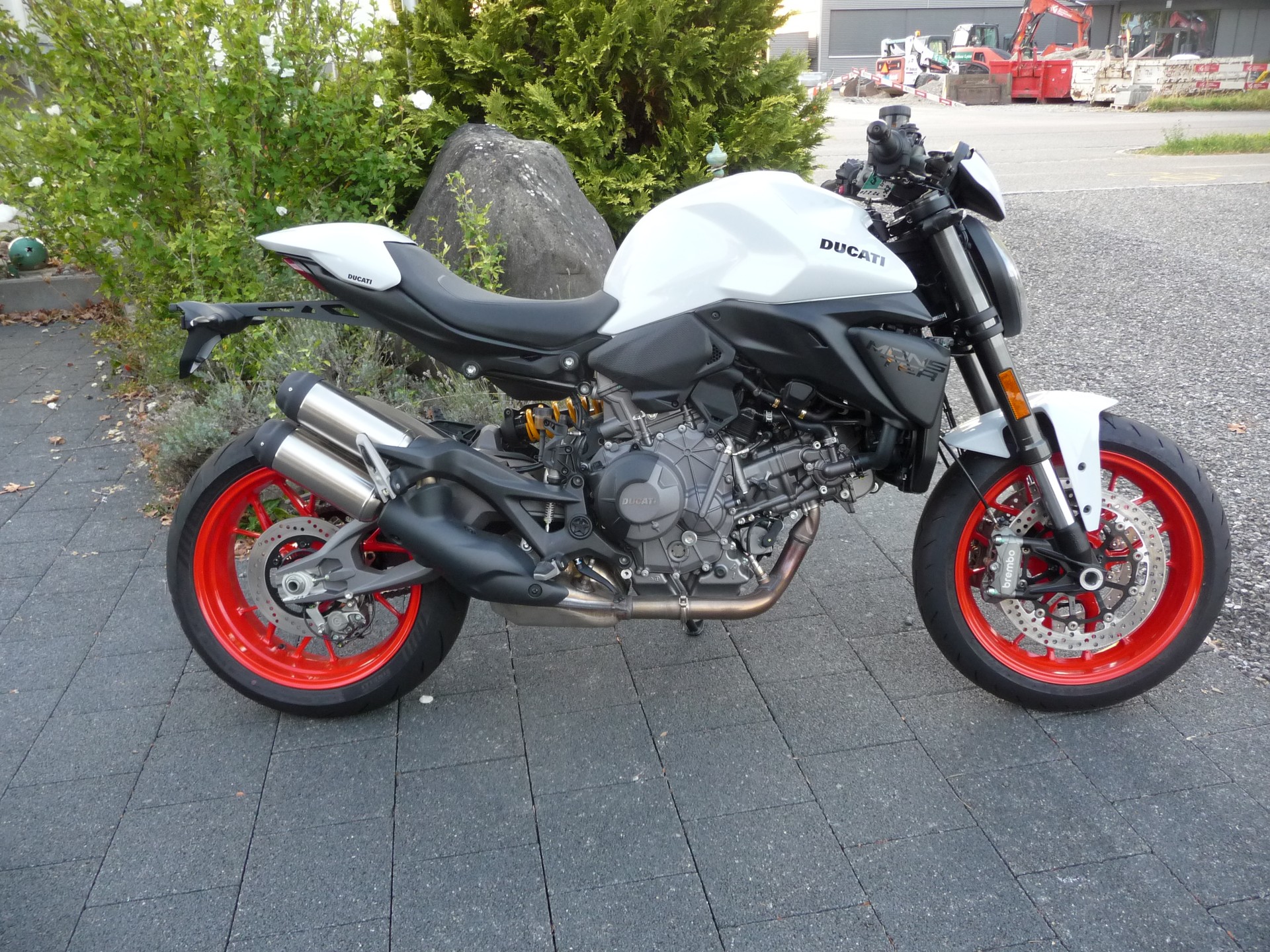 DUCATI MONSTER 890-image-1