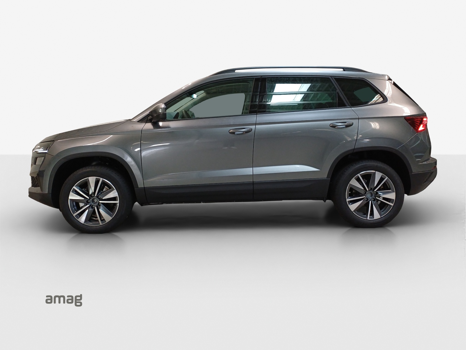 SKODA Karoq 1.5 TSI Dynamic DSG-showroom-element-1
