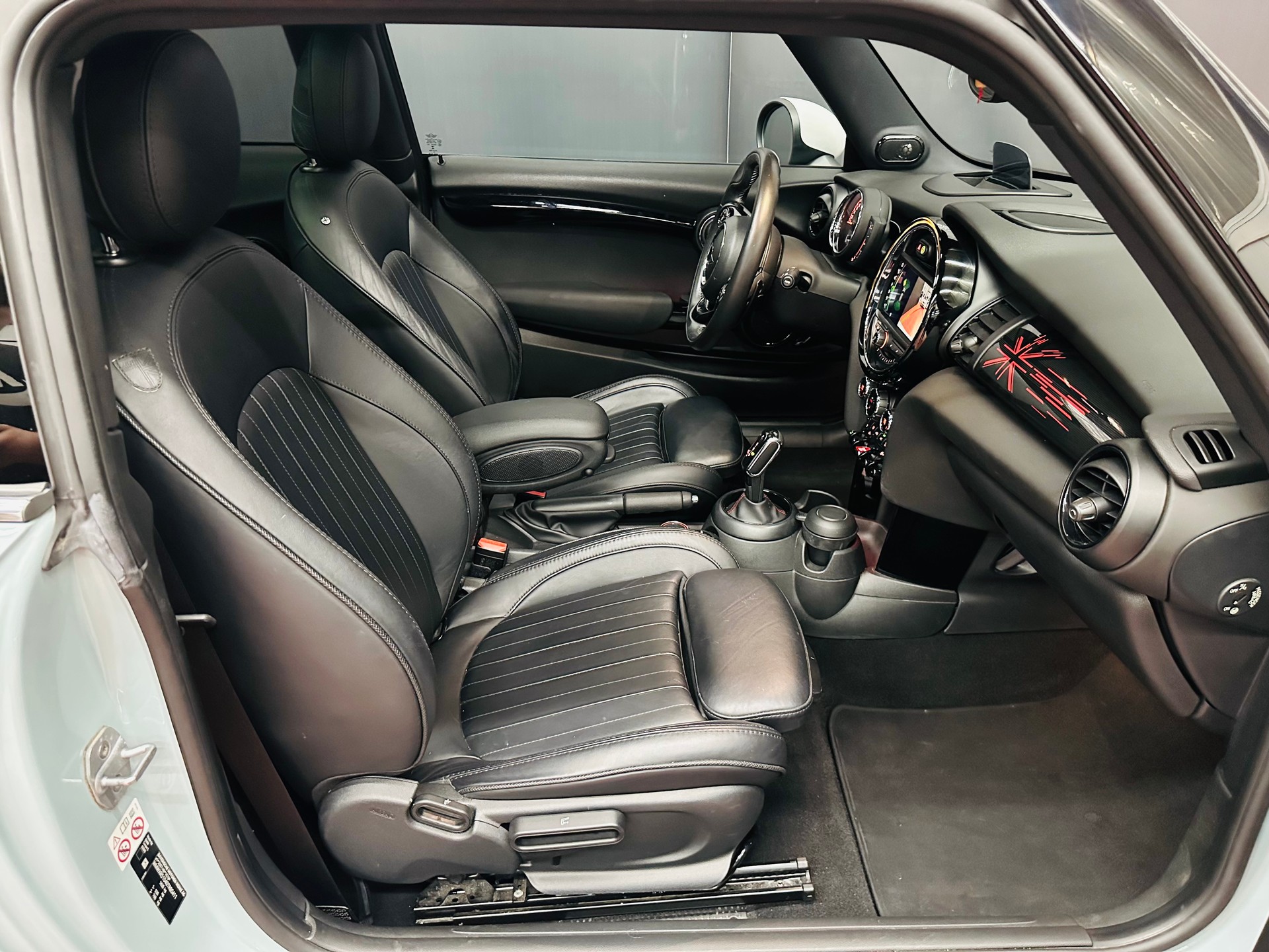MINI Cooper S Steptronic DKG ICE BLUE EXCLUSIVE-image-10