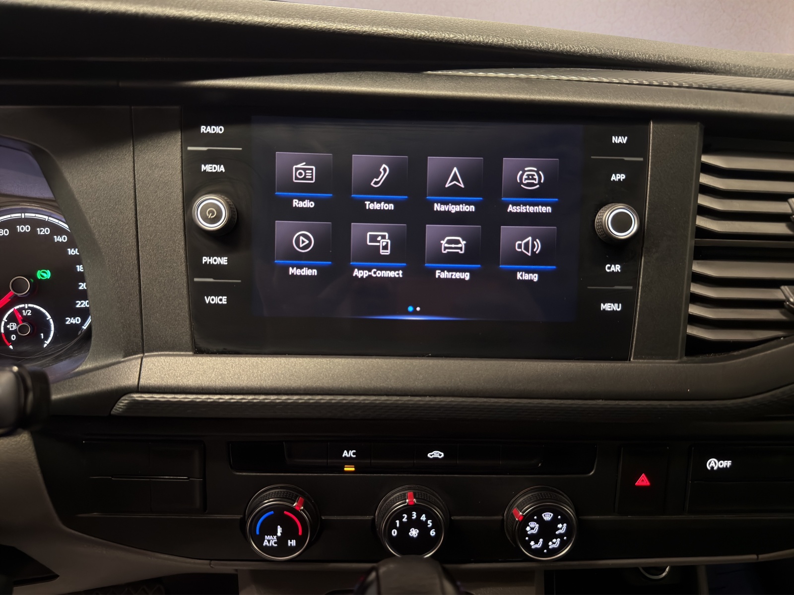 VW T6.1 2.0 TDI DSG Transporter-image-8