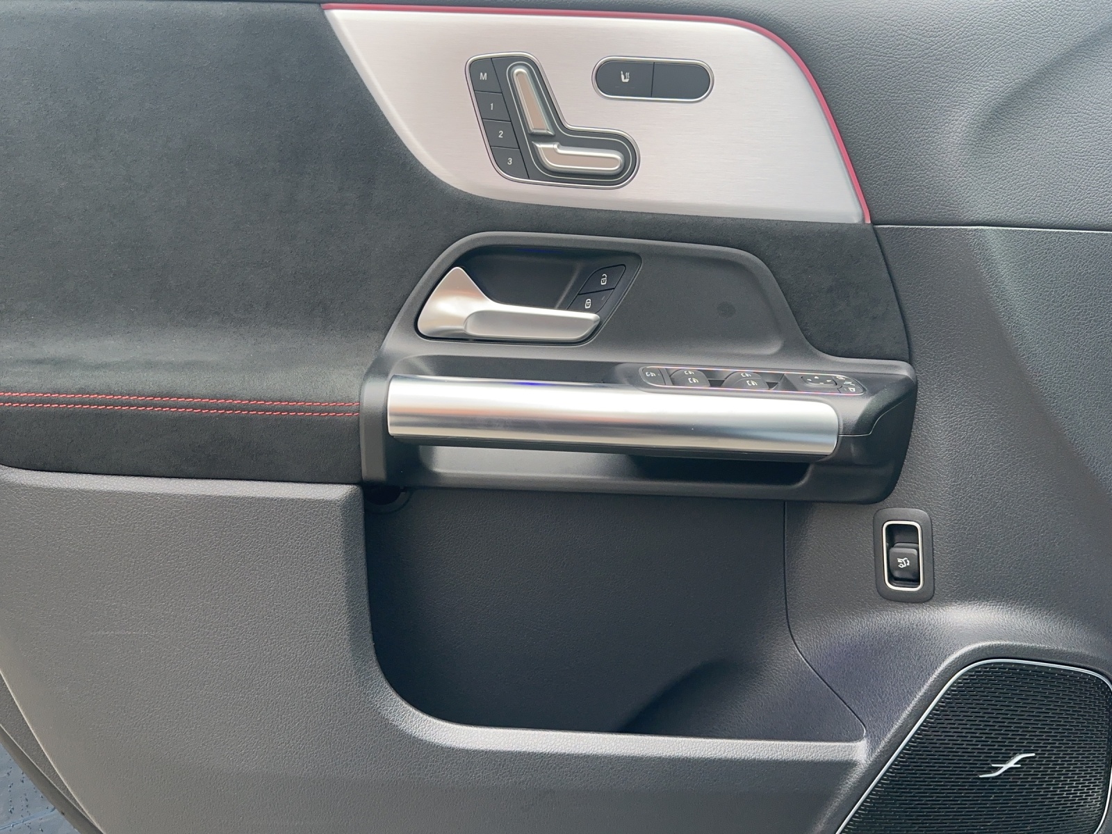 MERCEDES-BENZ EQA 250 AMG Line AMG Line-image-12