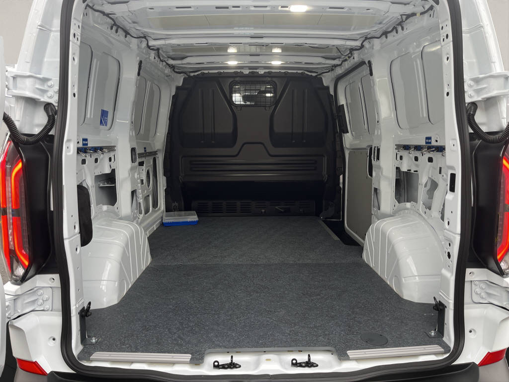 FORD E-Transit C Van 320 L1 Trend 218 PS RWD 0.99% Leasing-image-9