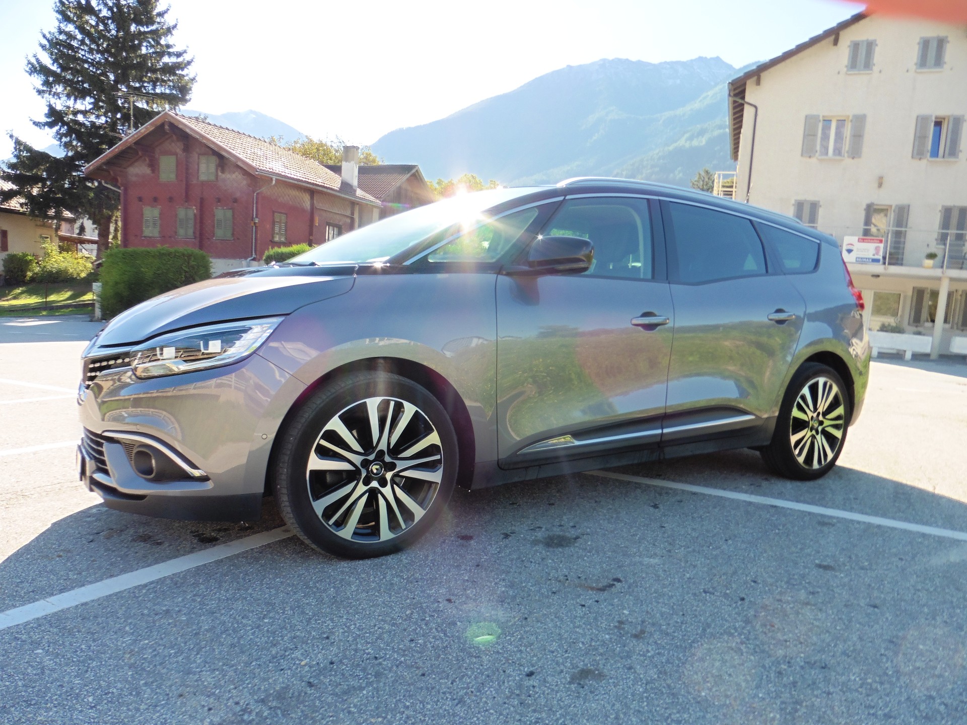RENAULT Grand Scénic 1.6 dCi Initiale Paris EDC-showroom-element-3