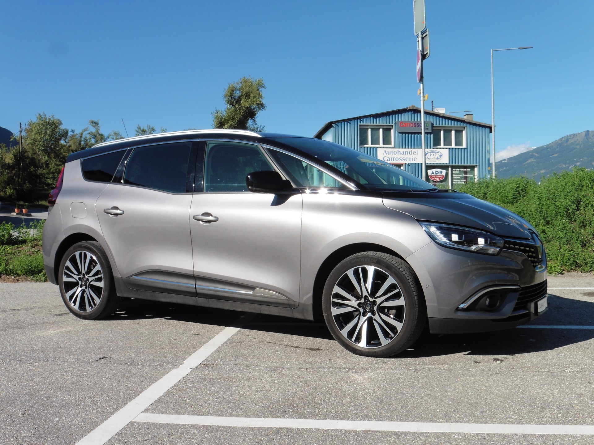RENAULT Grand Scénic 1.6 dCi Initiale Paris EDC-showroom-element-1