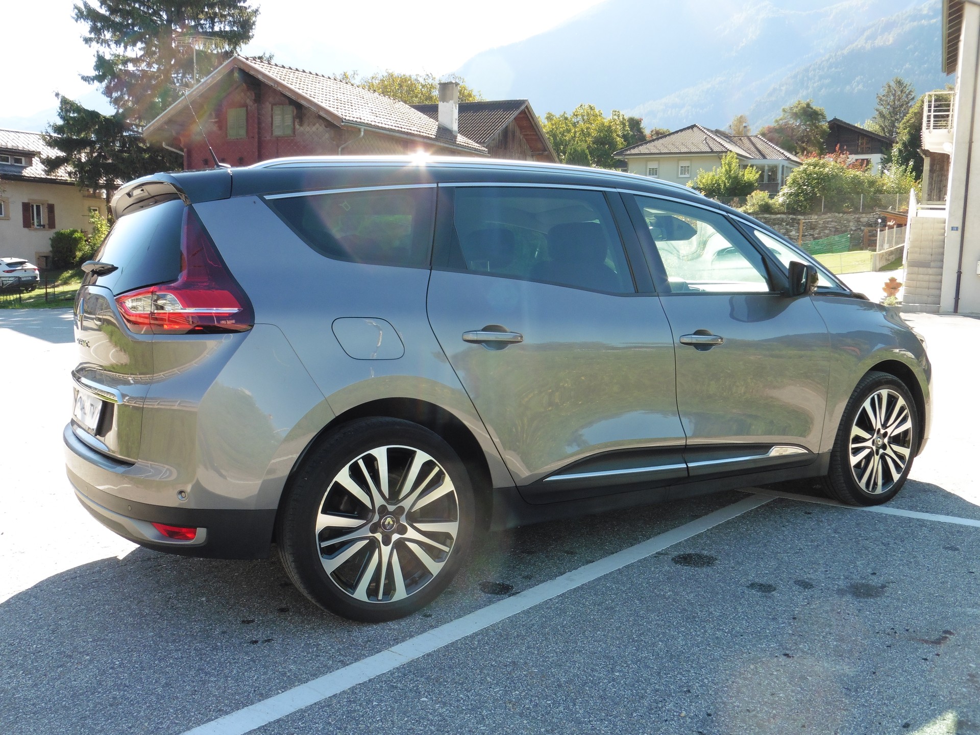 RENAULT Grand Scénic 1.6 dCi Initiale Paris EDC-image-7