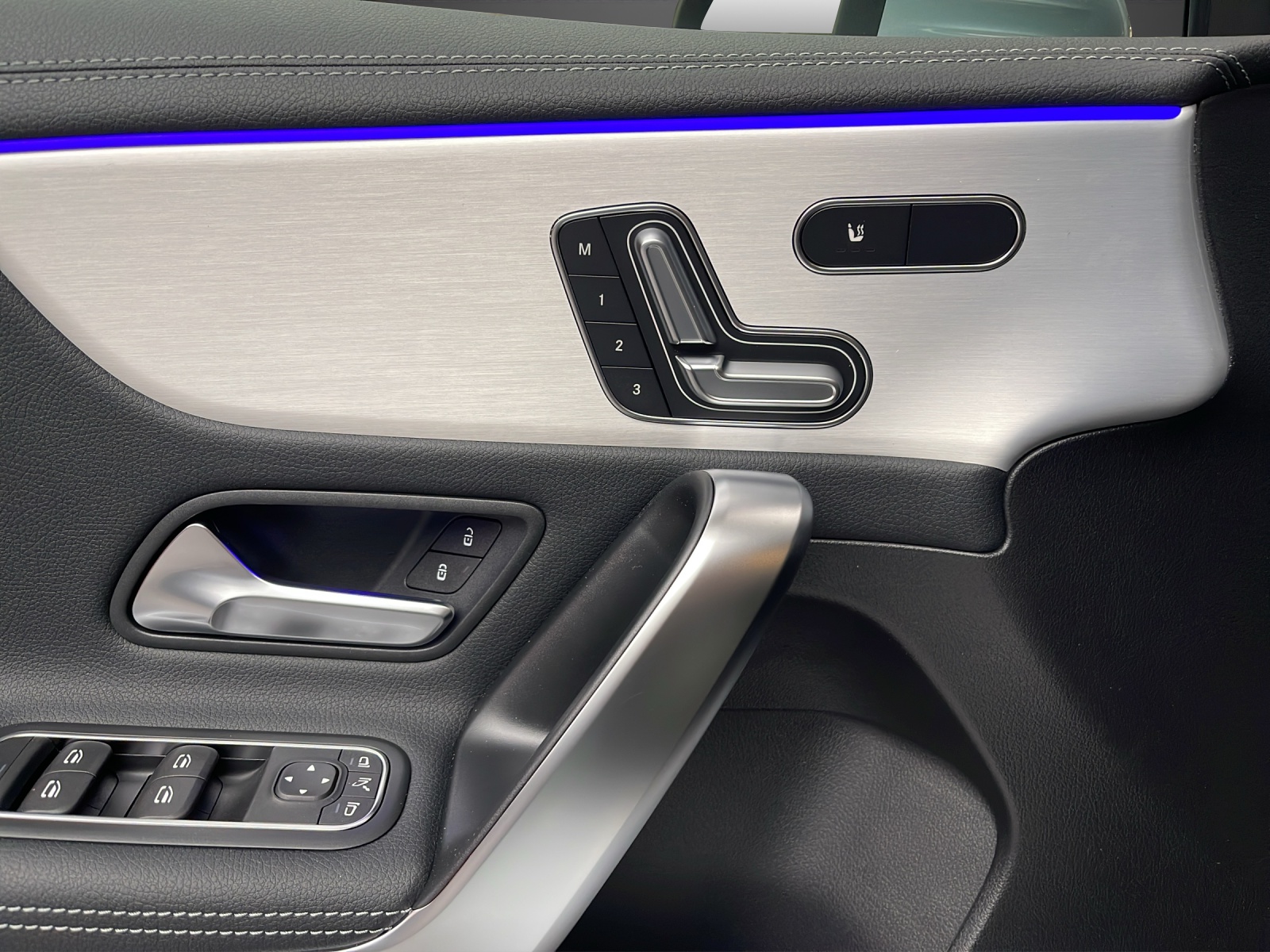 MERCEDES-BENZ A 250 4Matic 8G-DCT-image-12