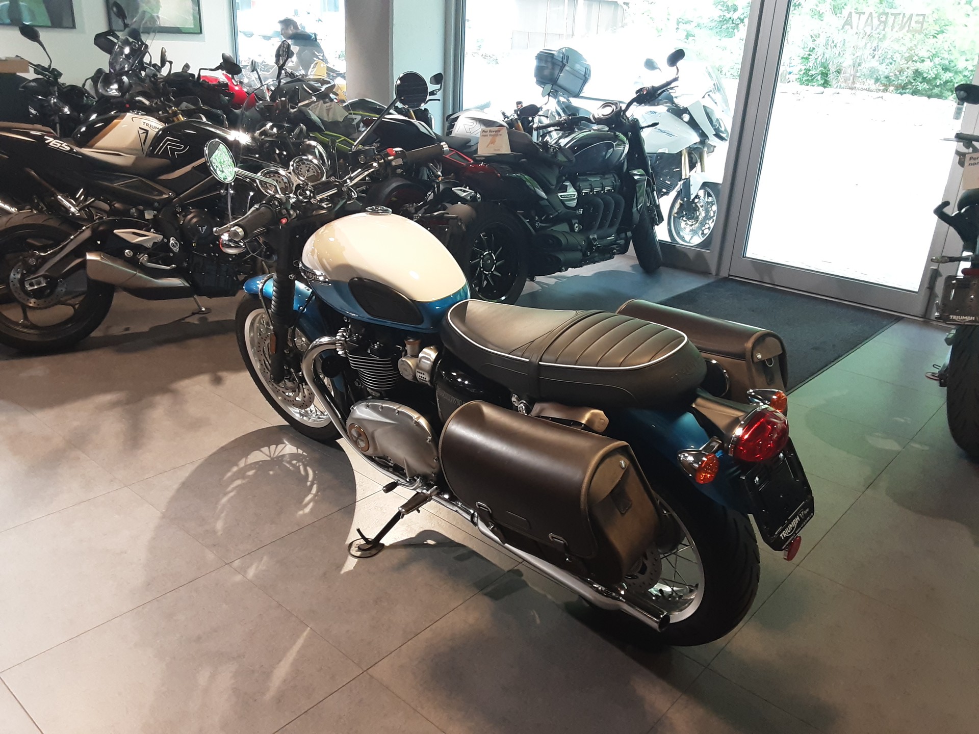 TRIUMPH Bonneville T120-image-5