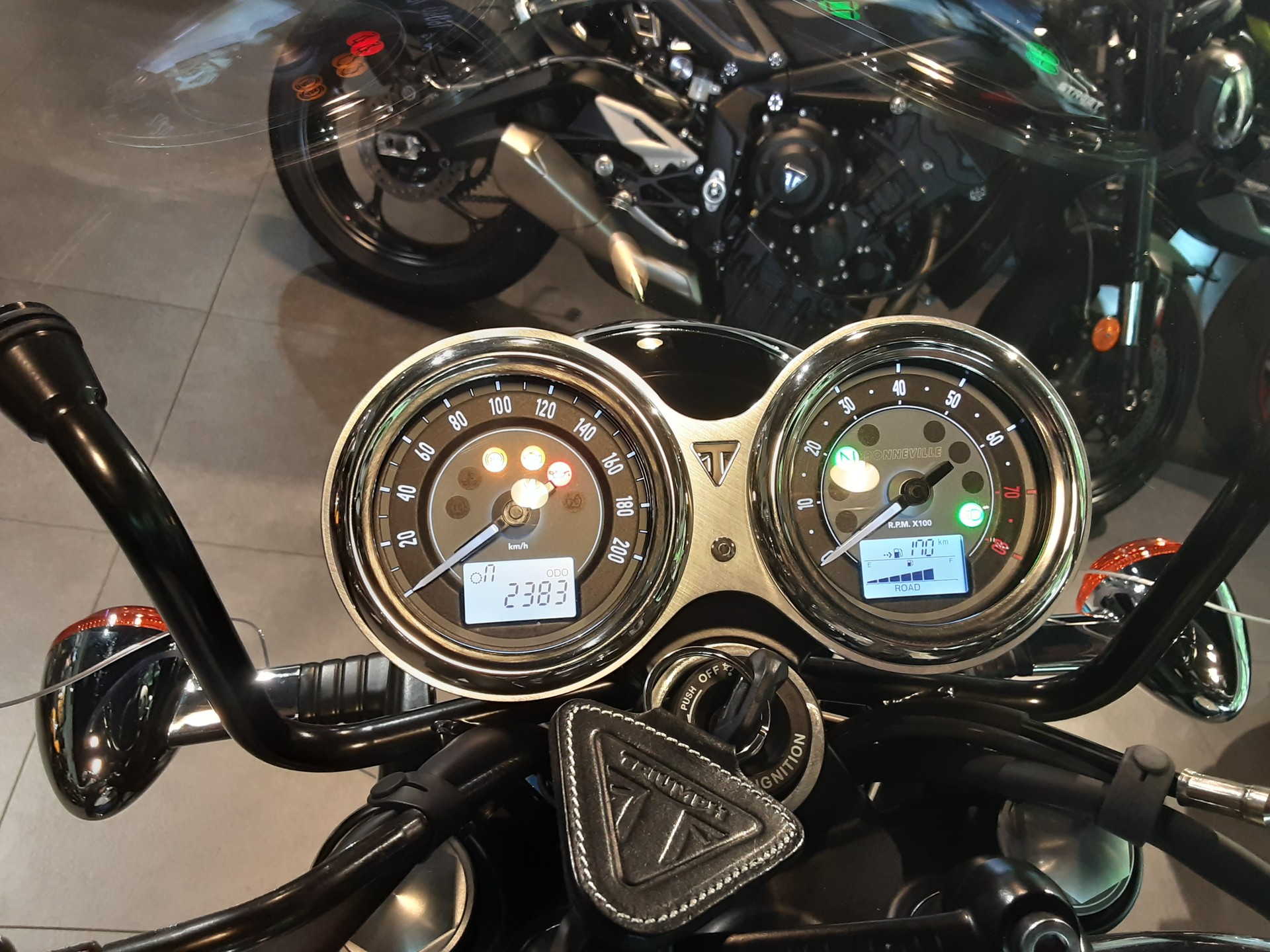 TRIUMPH Bonneville T120-image-6